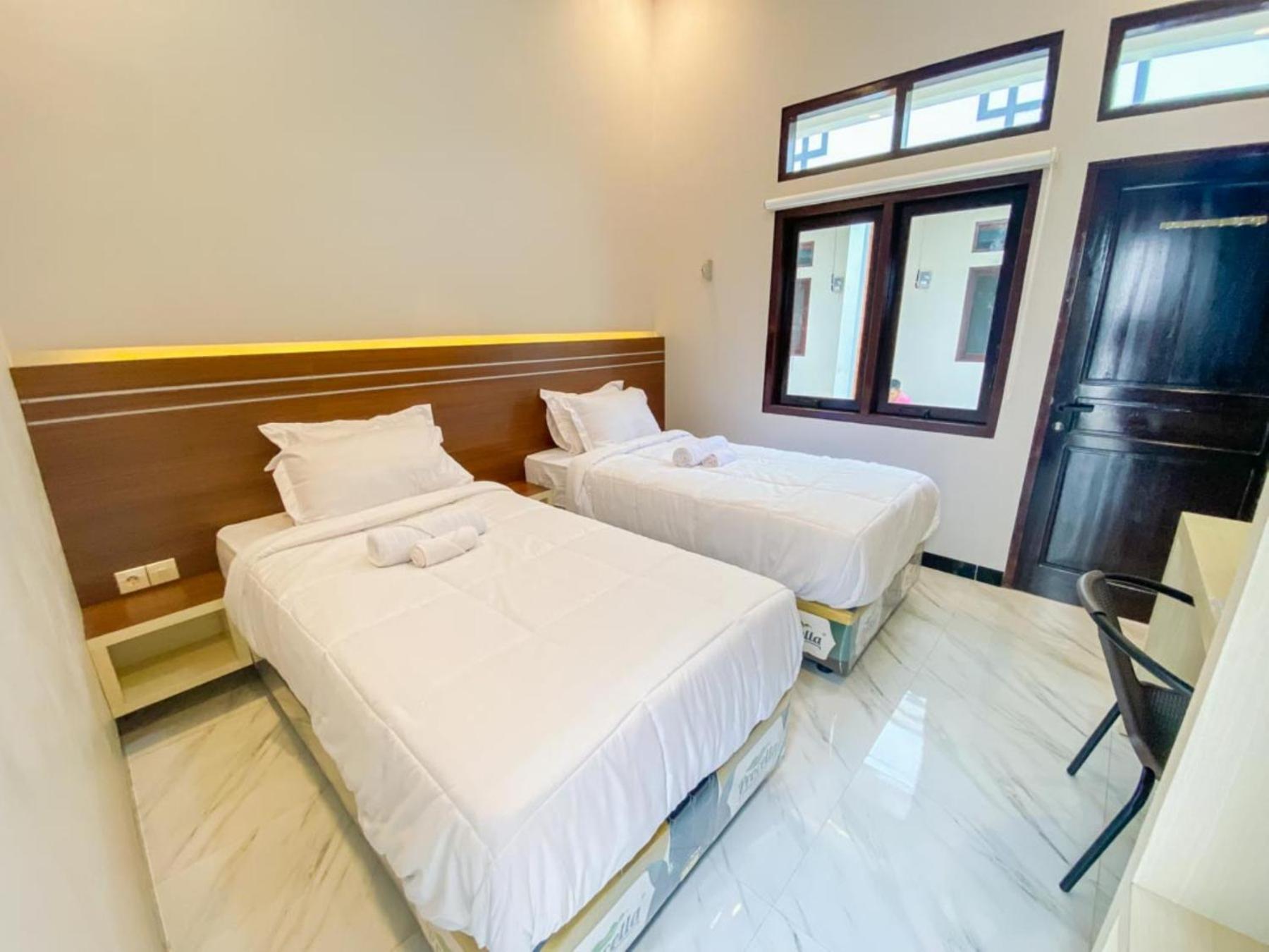 Standard Twin Room - Photo 1
