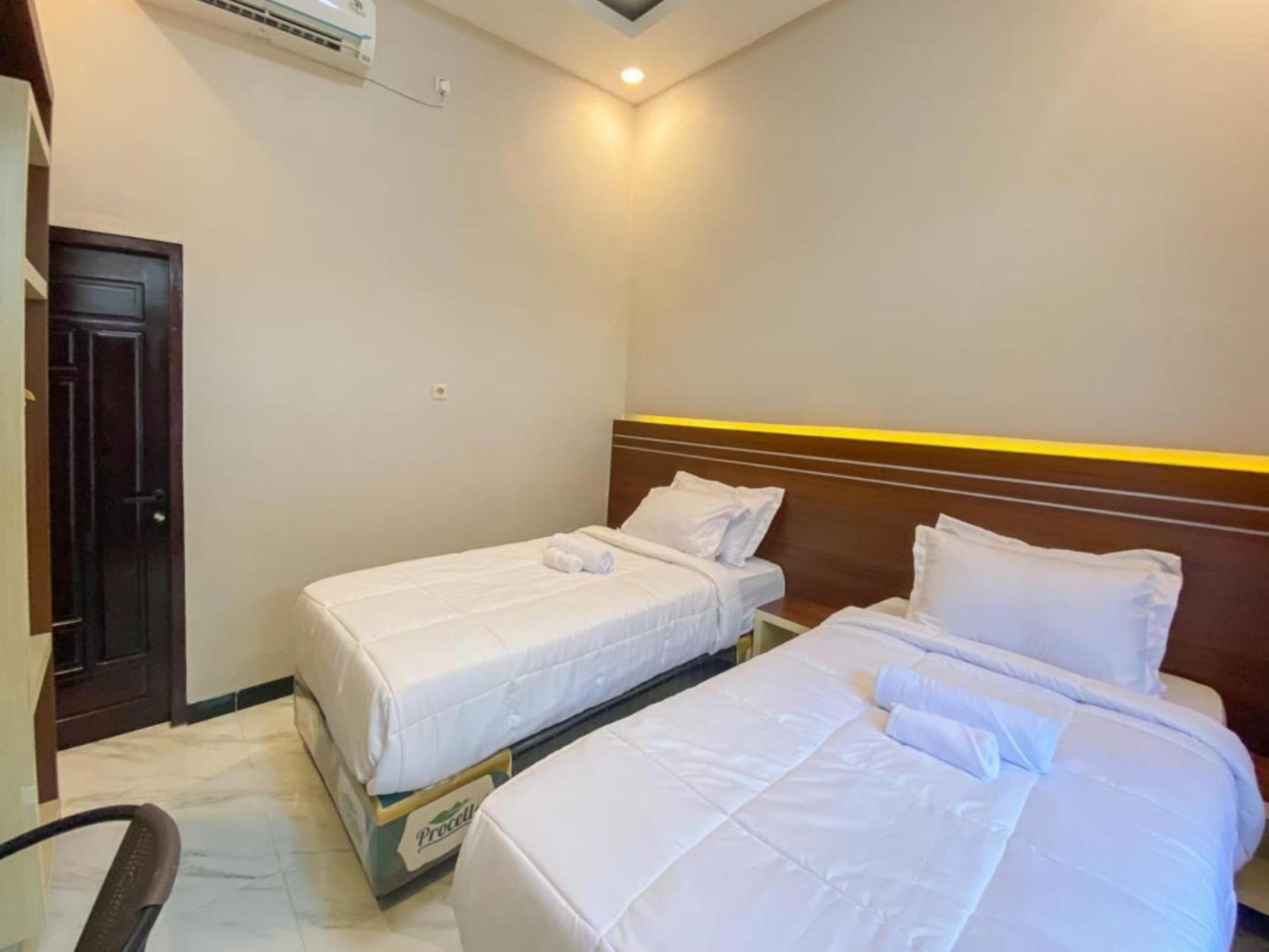 Standard Twin Room - Photo 3