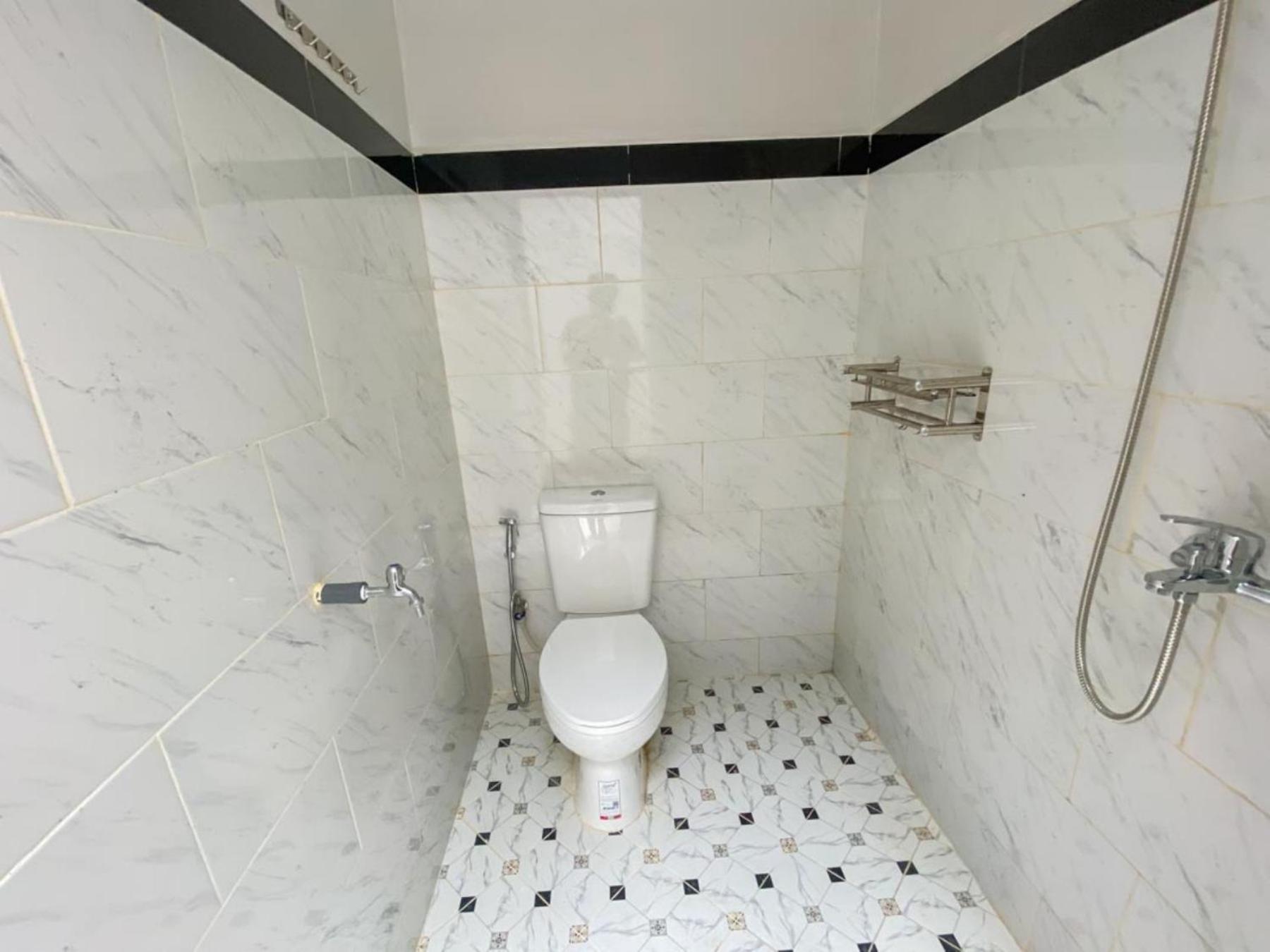 Standard Twin Room - Photo 8