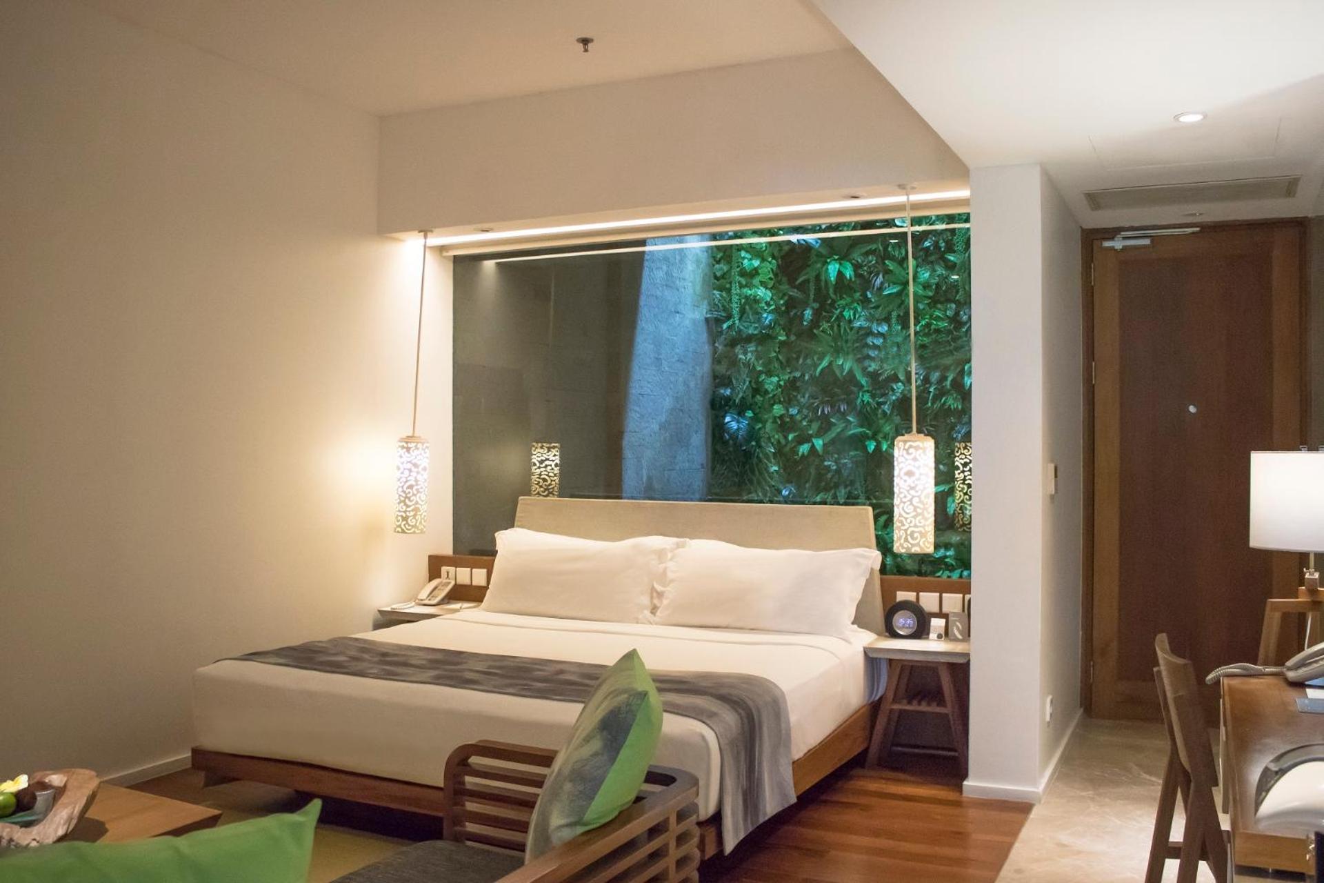 Heavenly Pool Suite With King Bed and Butler Service photo 3
