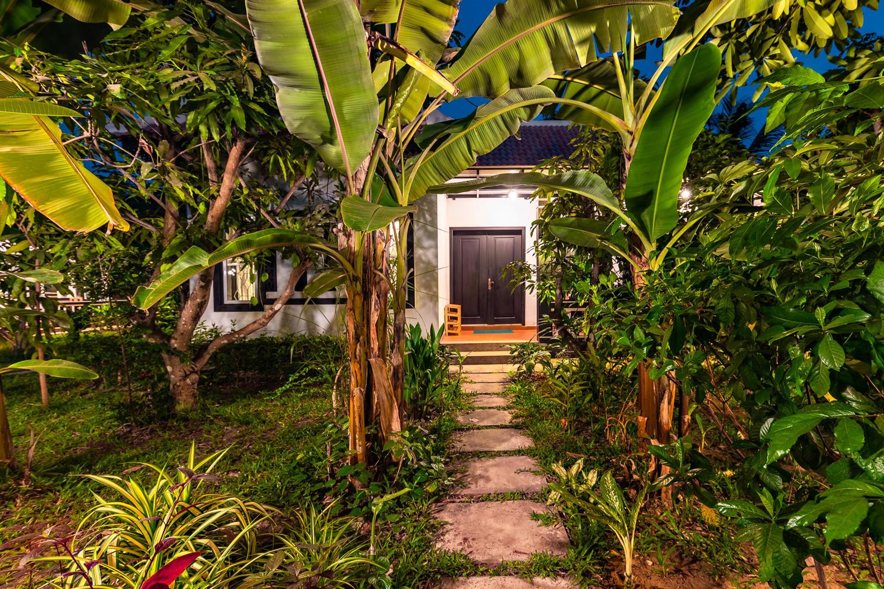 Villa with Garden View