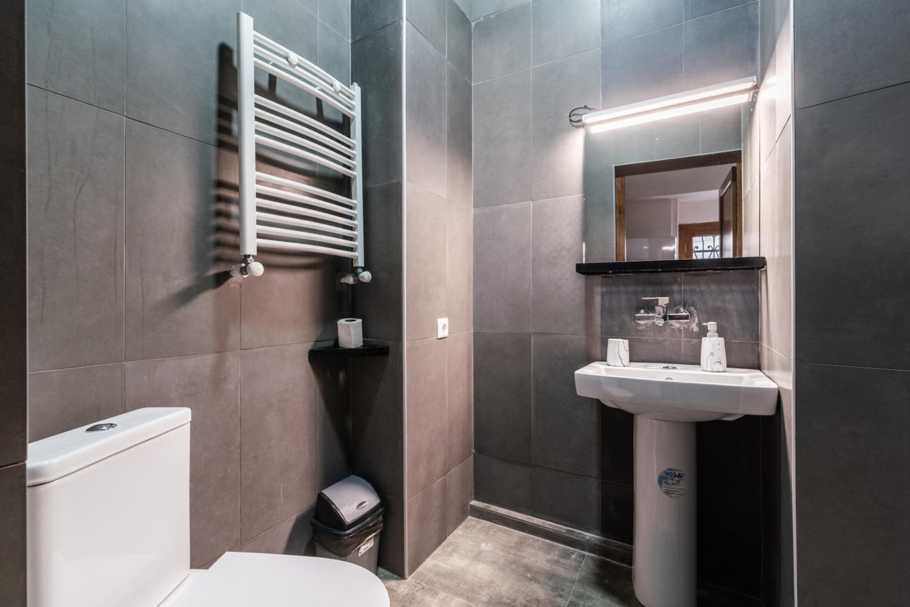 One-Bedroom Apartment - Photo 17