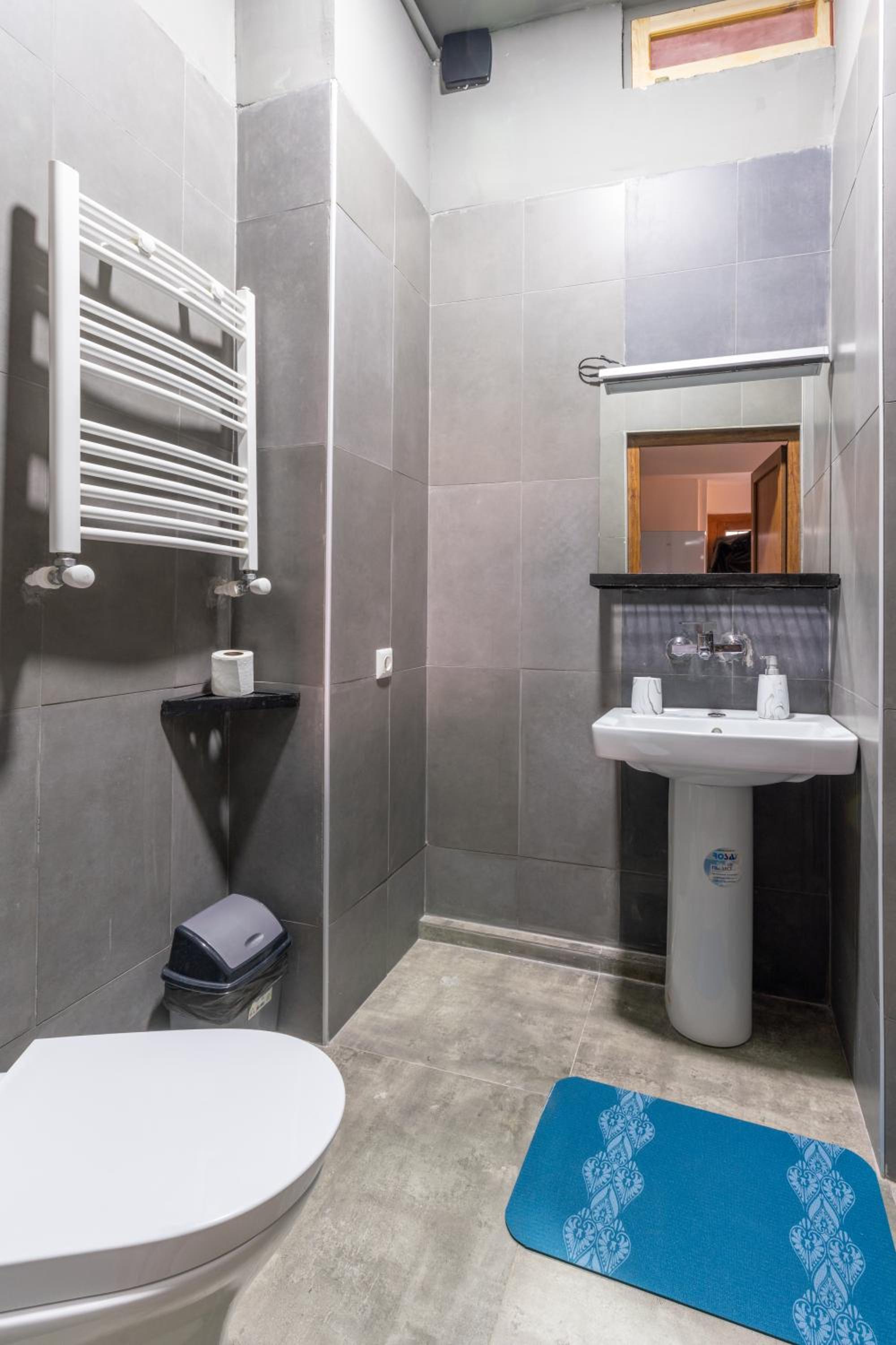 One-Bedroom Apartment - Photo 6