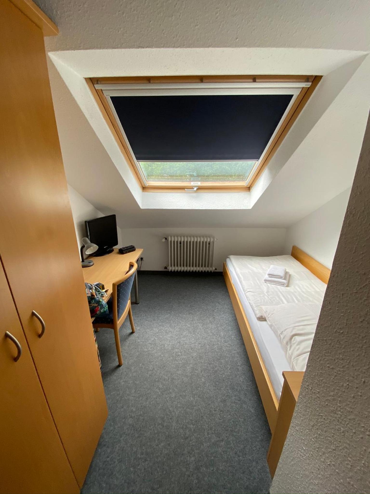 Single Room with Private Bathroom photo 1