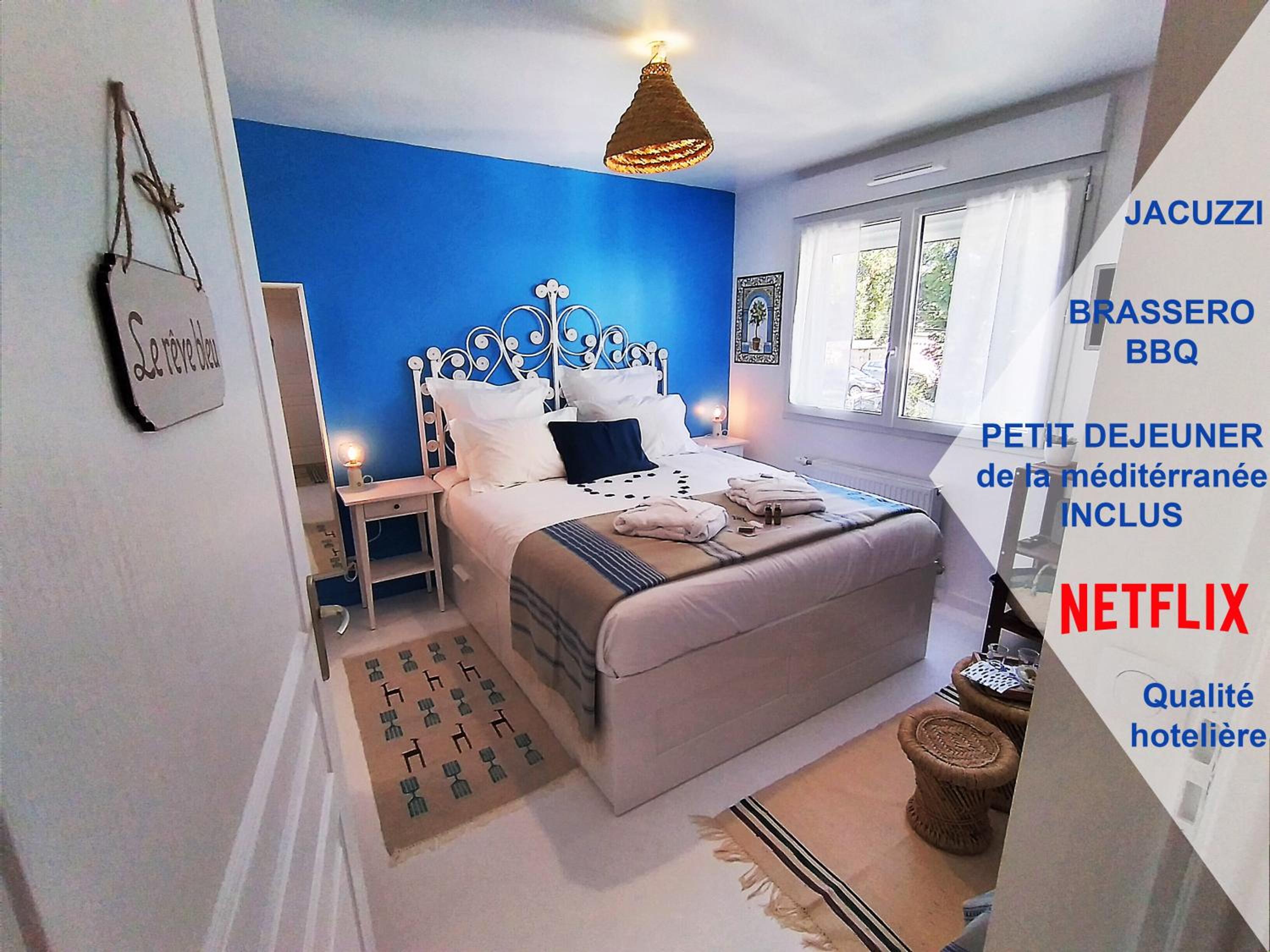Suite with Hot Tub - Photo 6