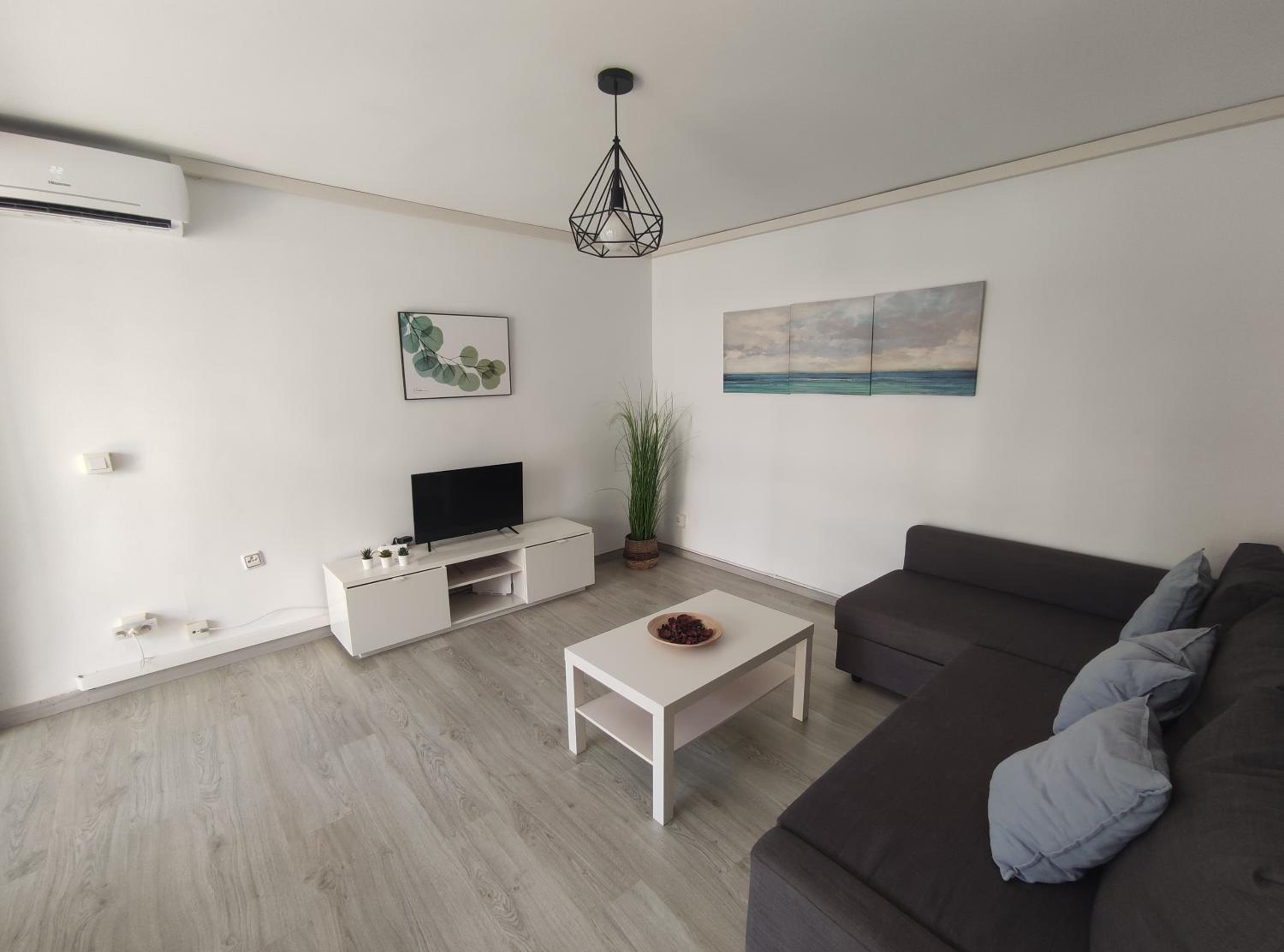 One-Bedroom Apartment - Photo 11