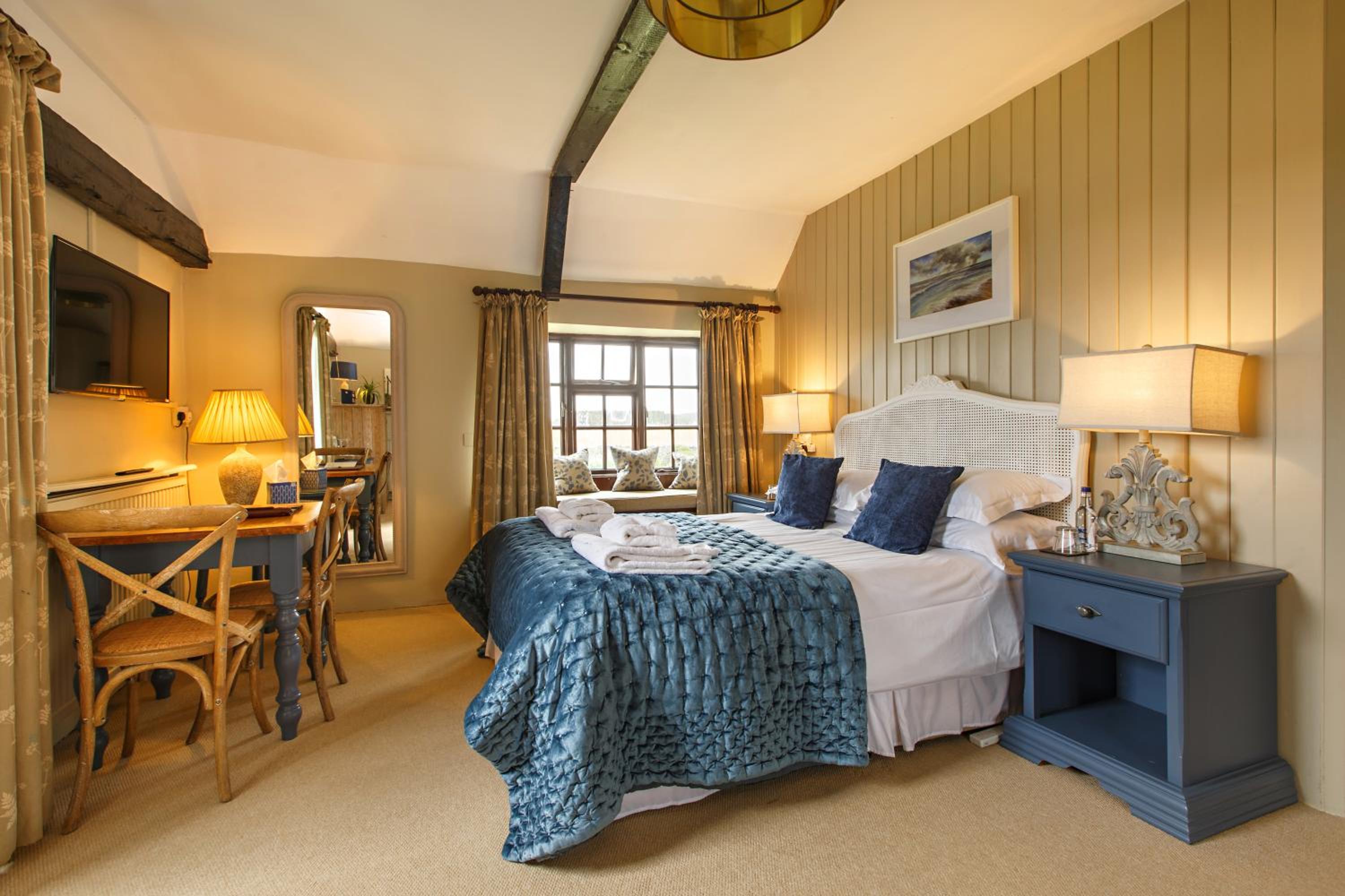 Deluxe Double Room with Bath photo 3