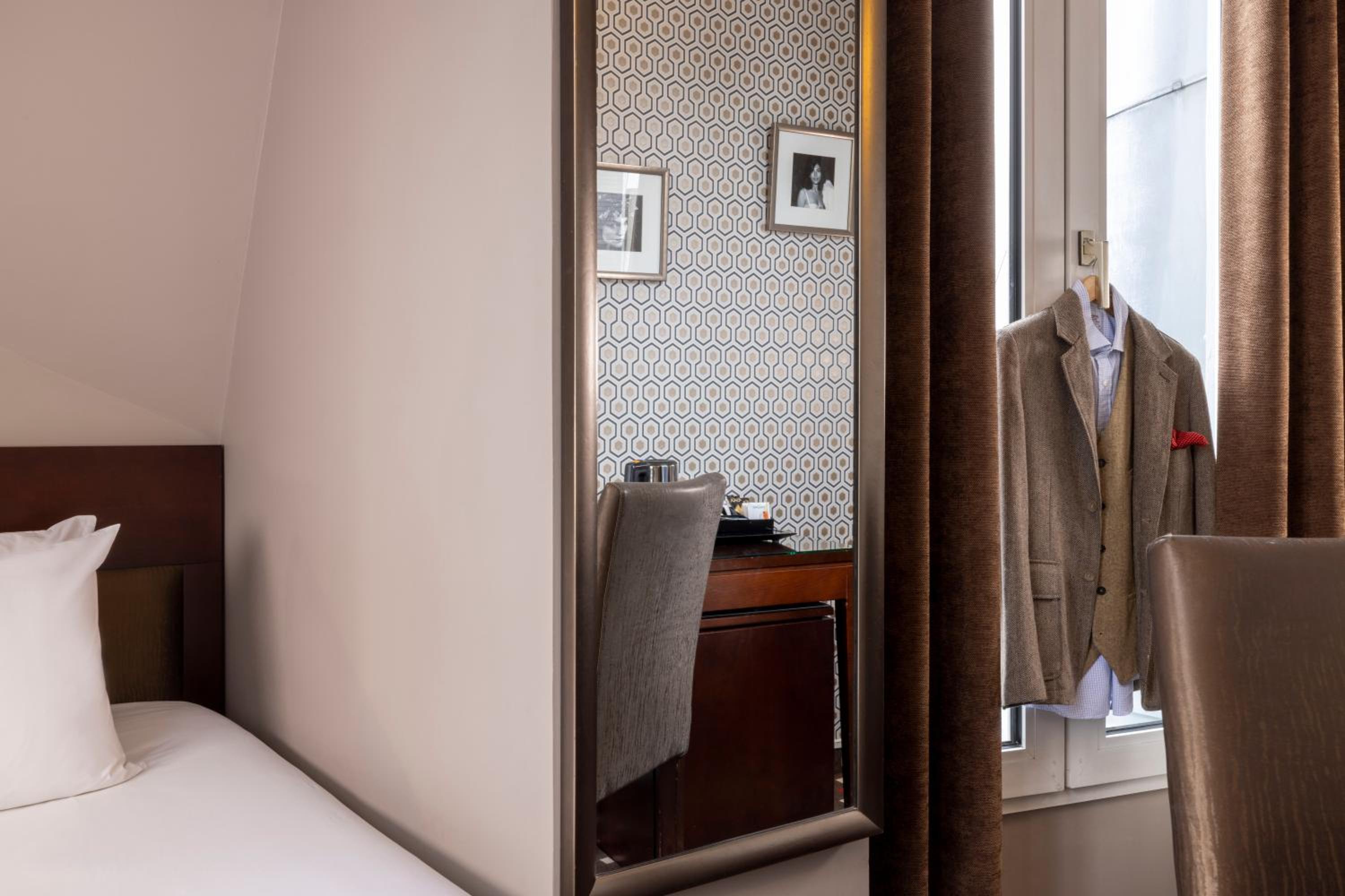 Single Room with Balcony photo 3
