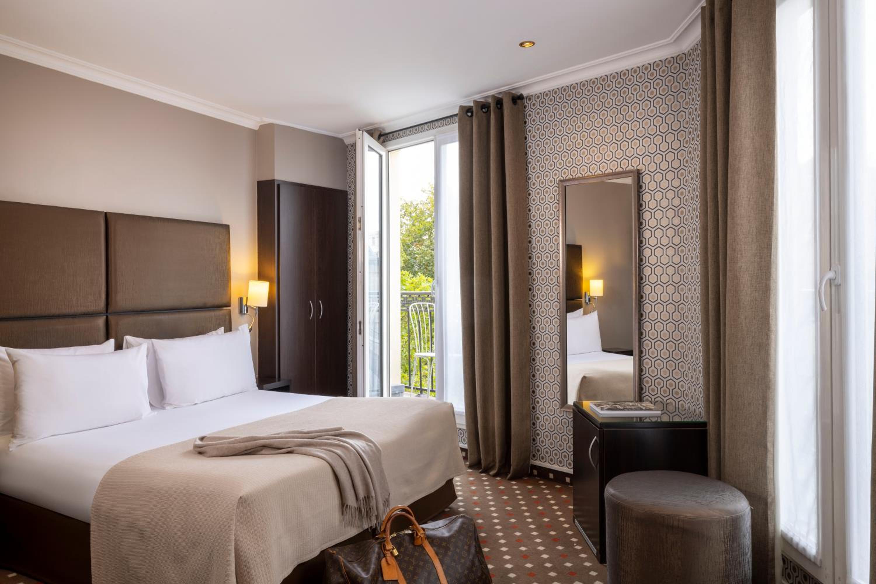 Superior Double Room with Balcony photo 2