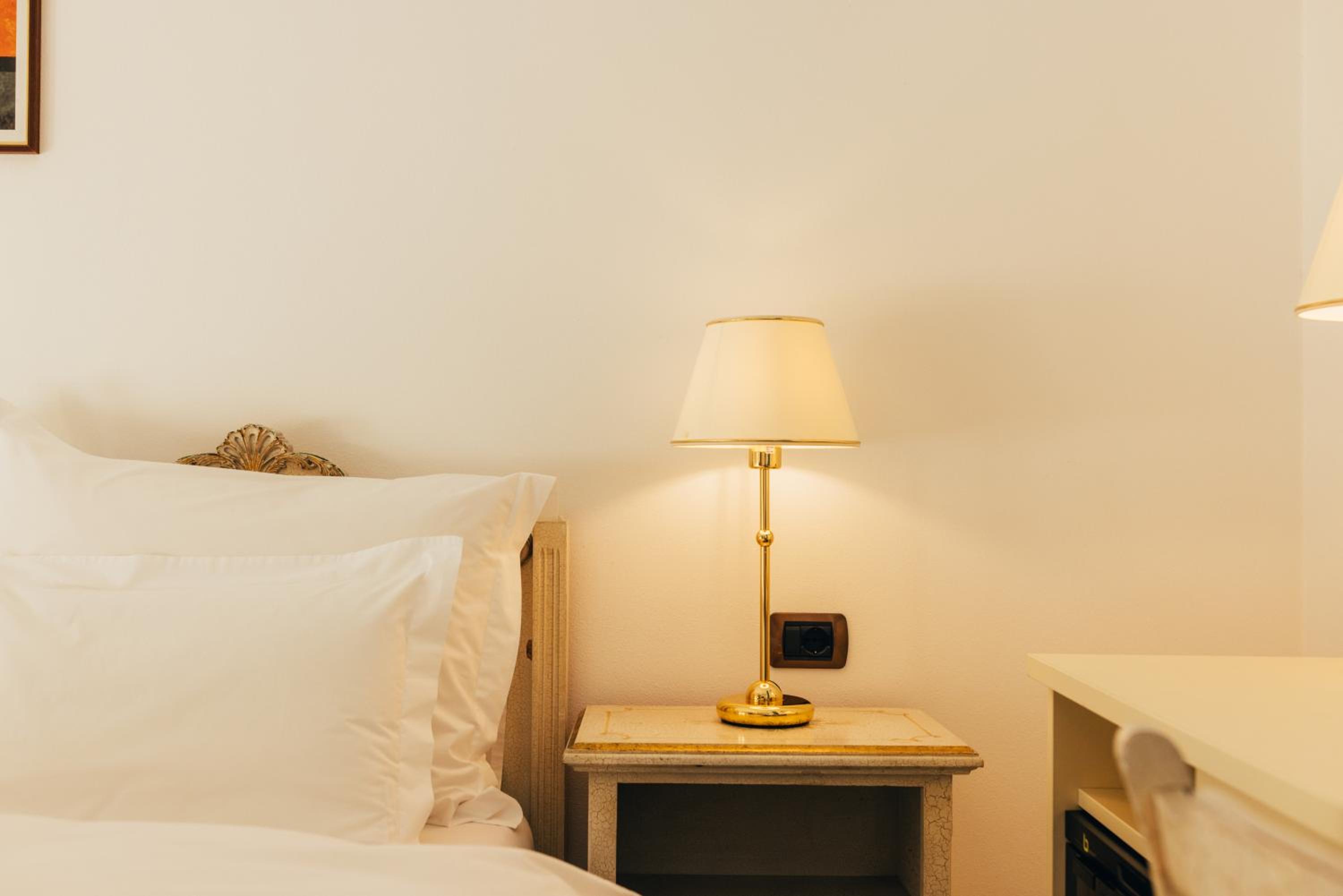 Double Room - Mountain Side - Photo 10