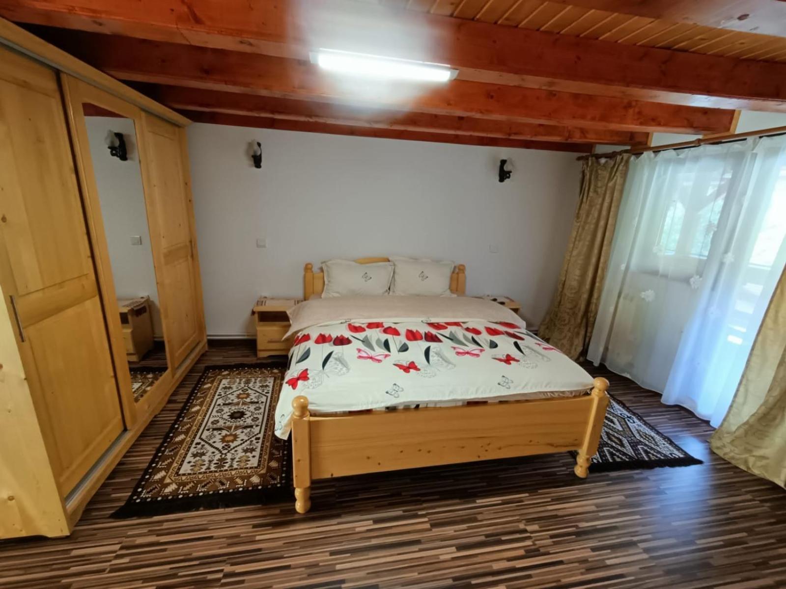 Double Room with Shared Bathroom photo 1