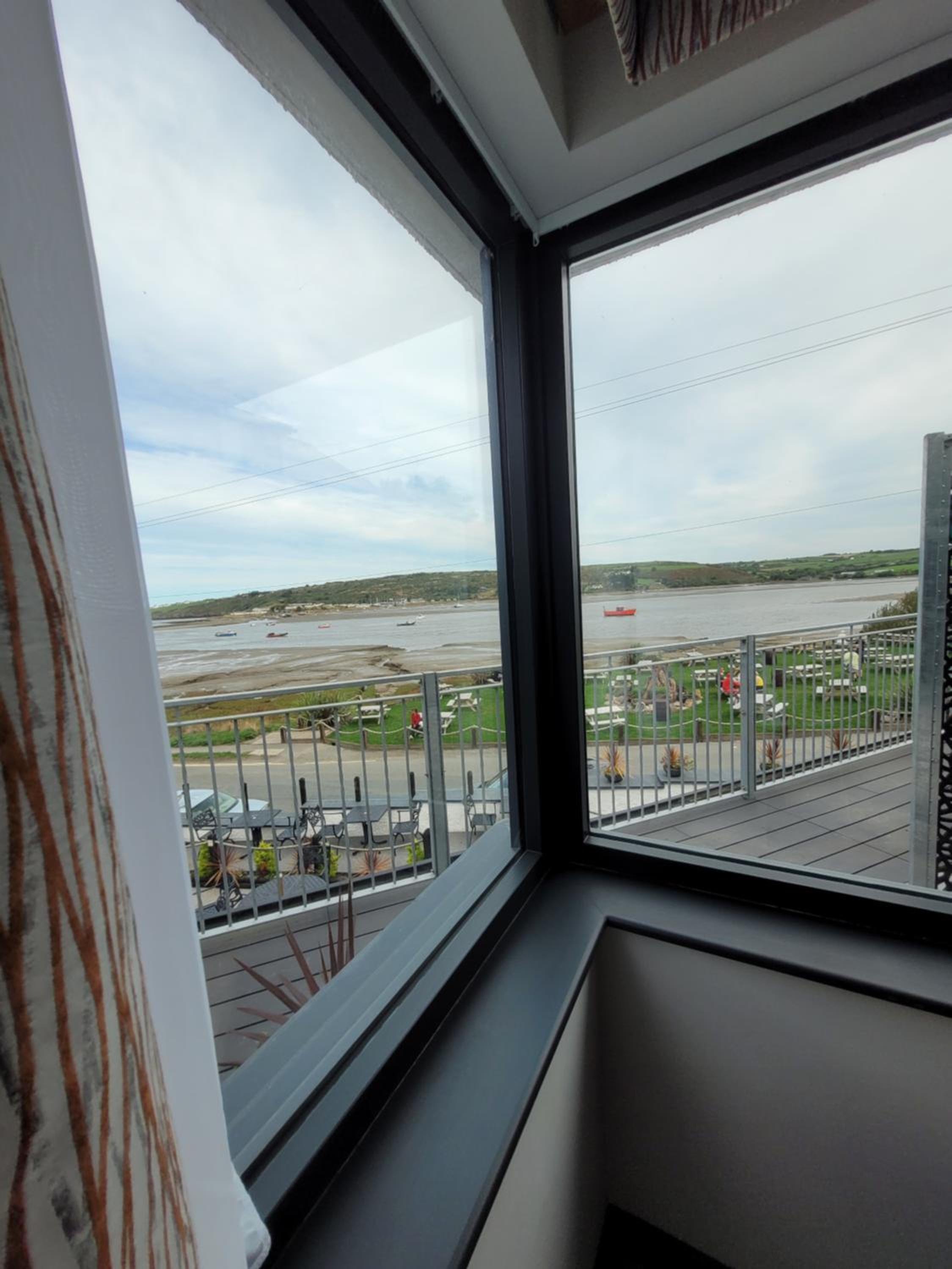 Deluxe Double Room with Balcony and Sea View - Photo 15