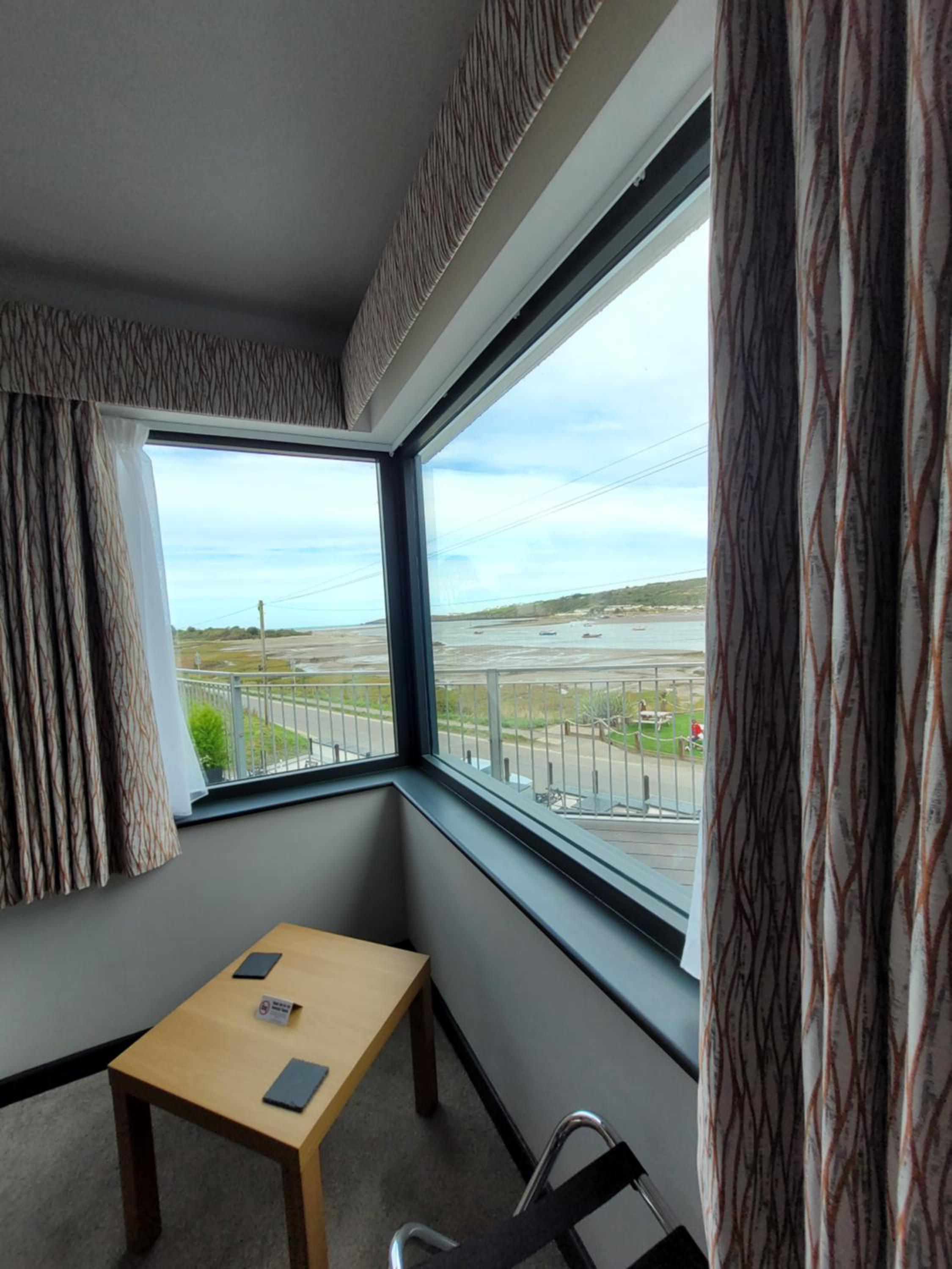 Deluxe Double Room with Balcony and Sea View - Photo 16