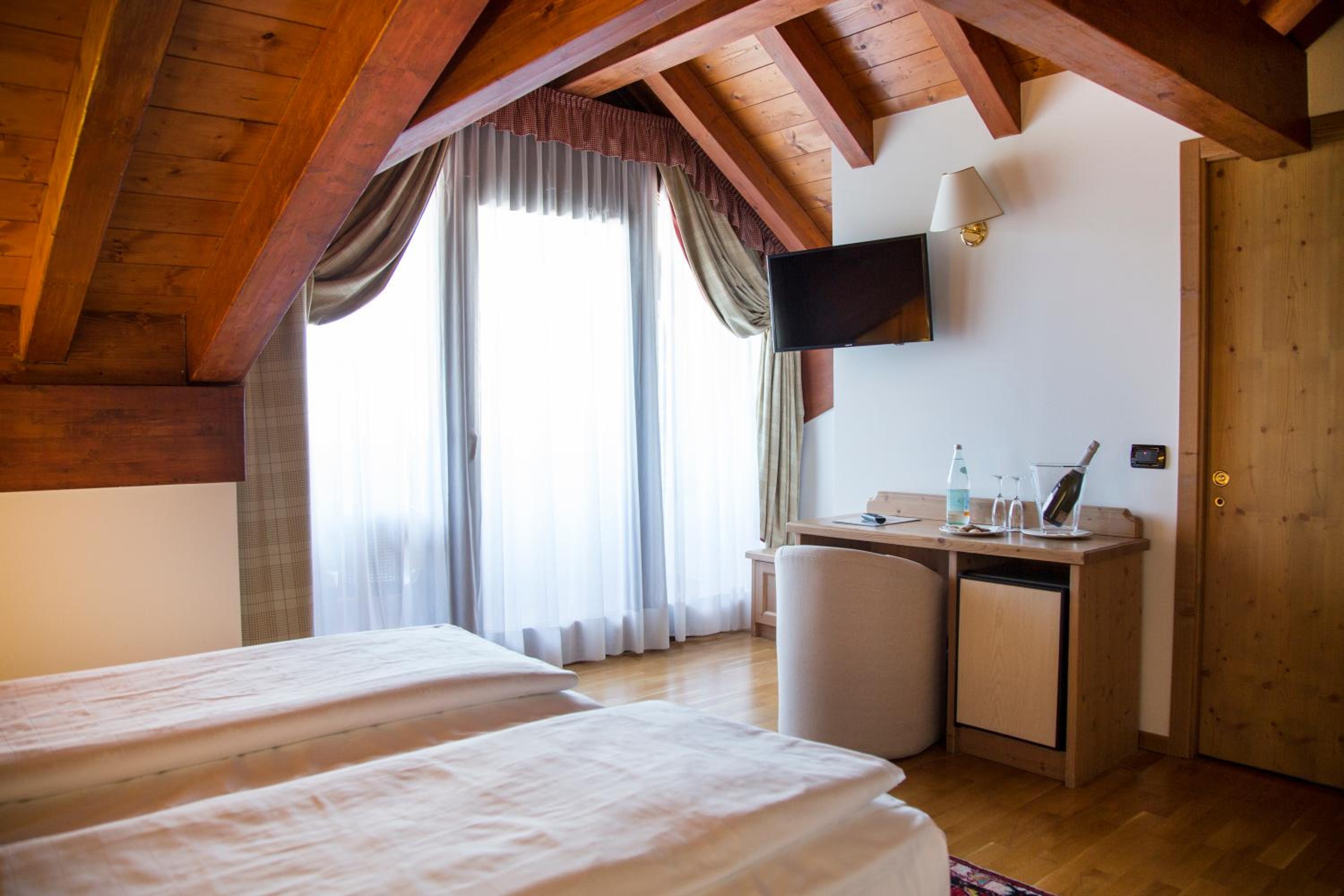 Deluxe Double or Twin Room photo 3