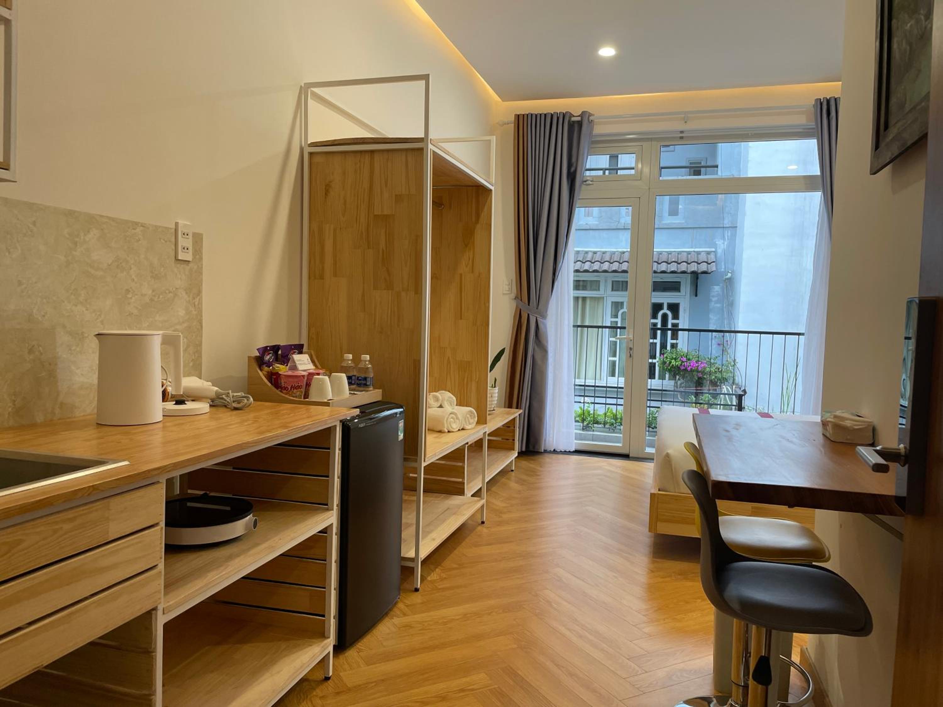 Studio with Balcony photo 3