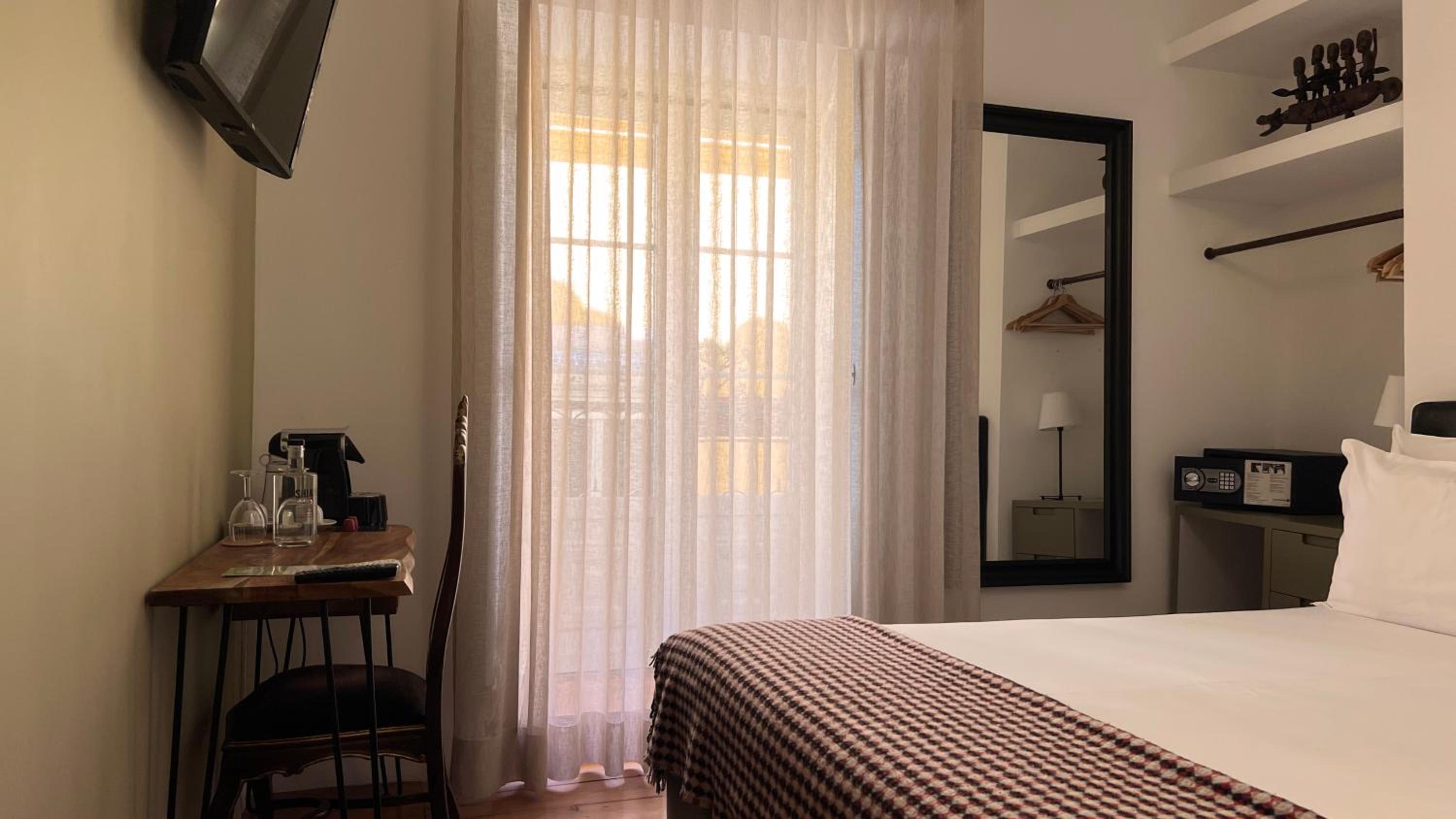 Double Room - Photo 8