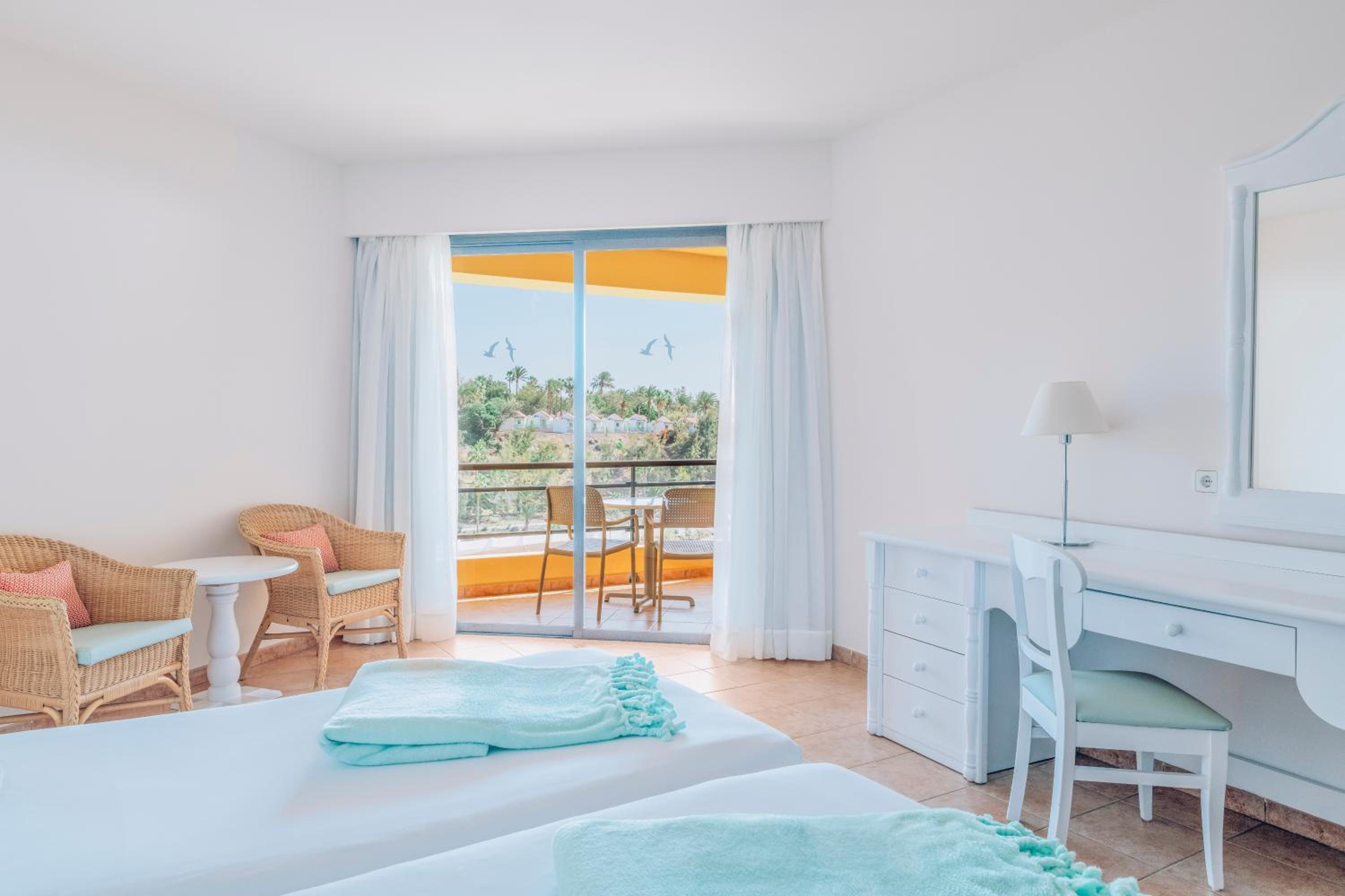 Twin Room with Partial Sea View photo 2