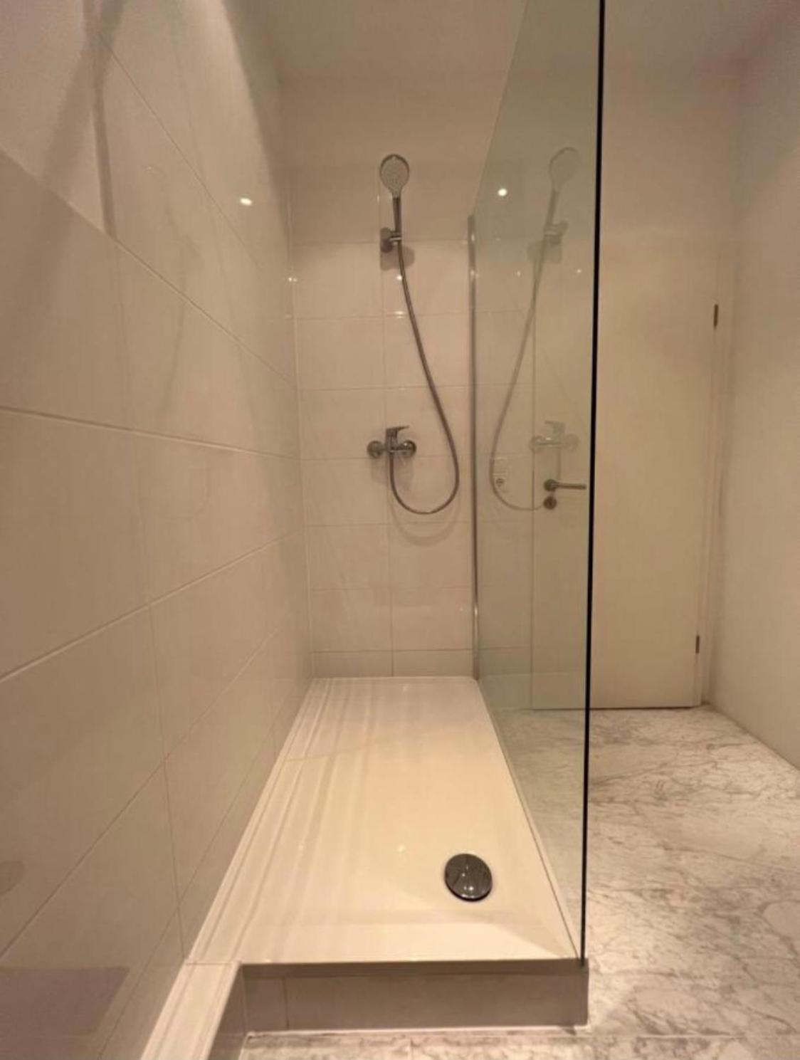 Deluxe Double Room with Bath - Photo 4