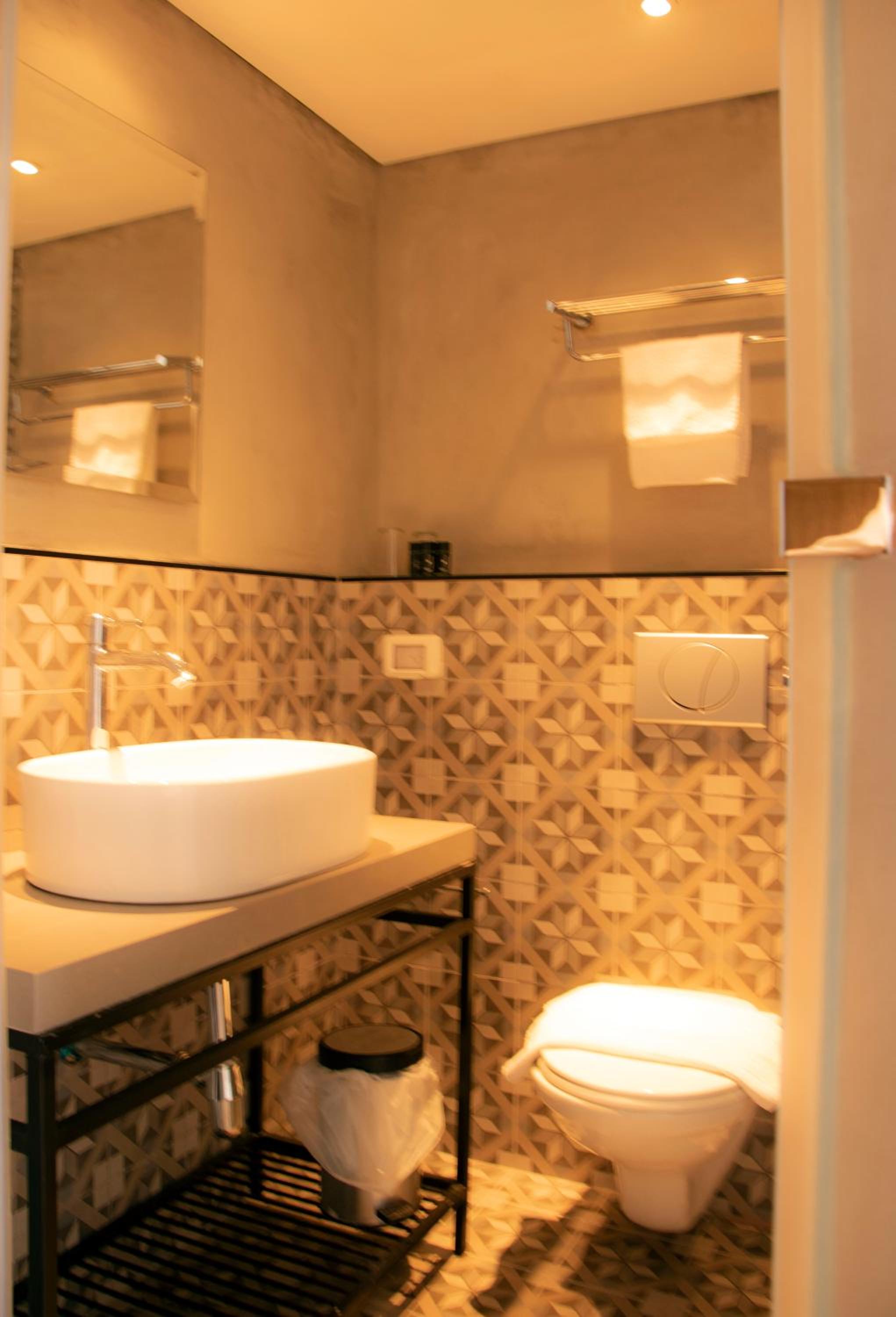Executive Suite - Photo 21