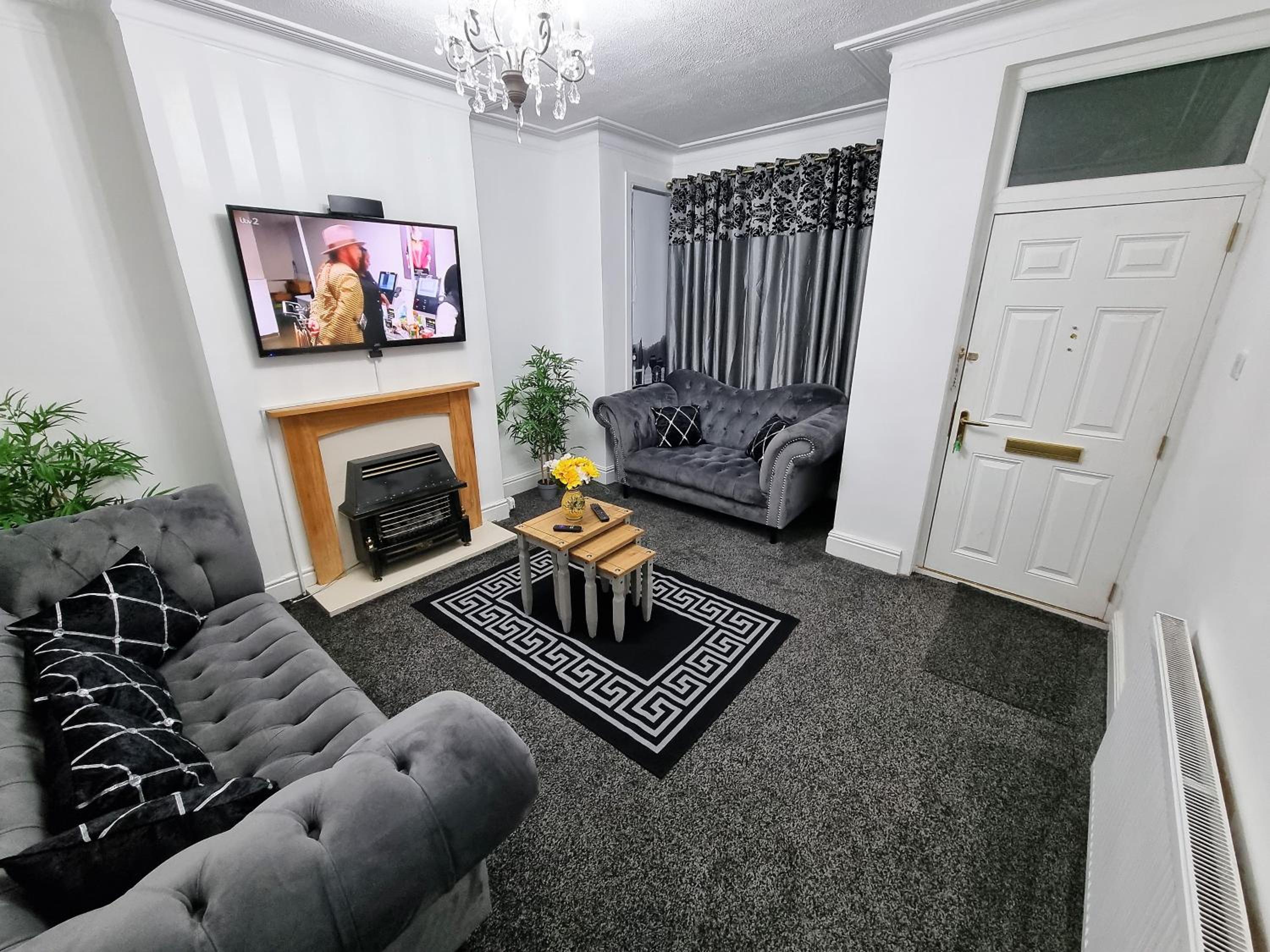 Four-Bedroom House photo 3