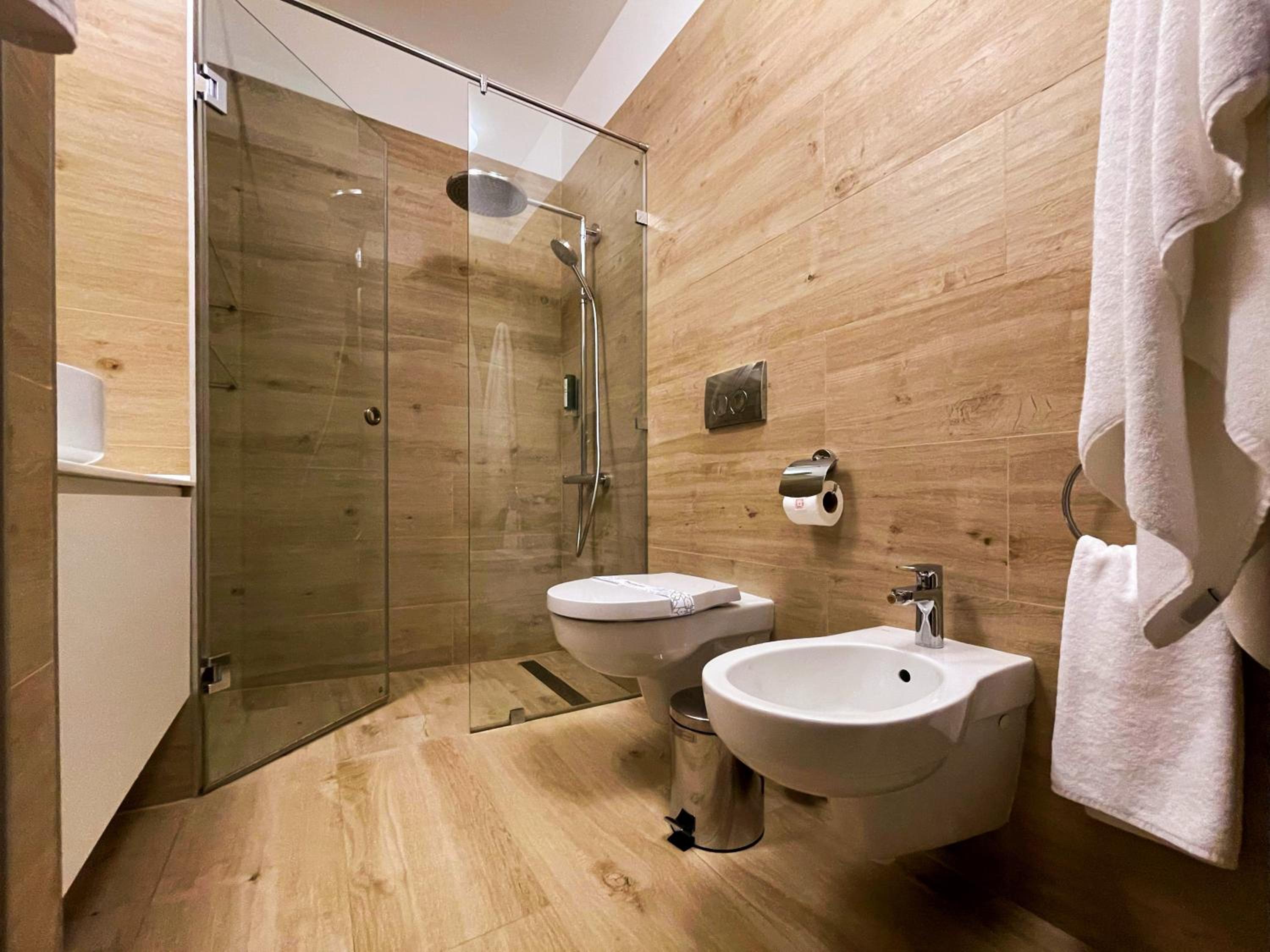 Studio Apartment with Queen Bed and City View - Photo 5