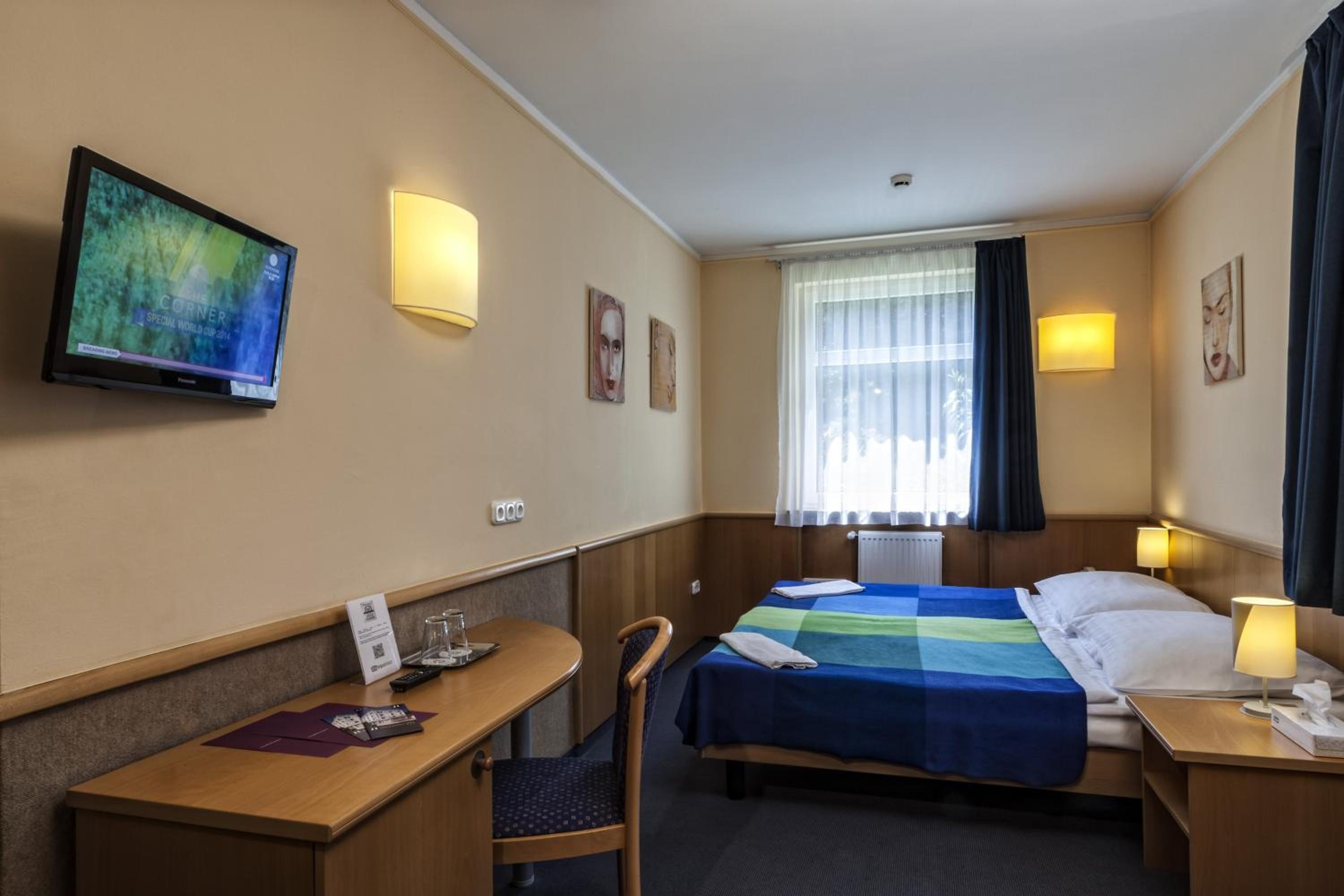 Double Room - Photo 6