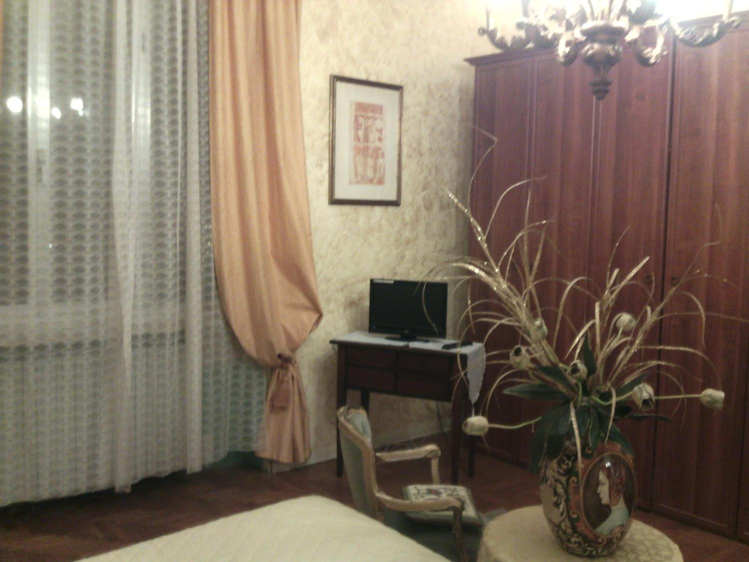 Double Room with Private Bathroom - Photo 1