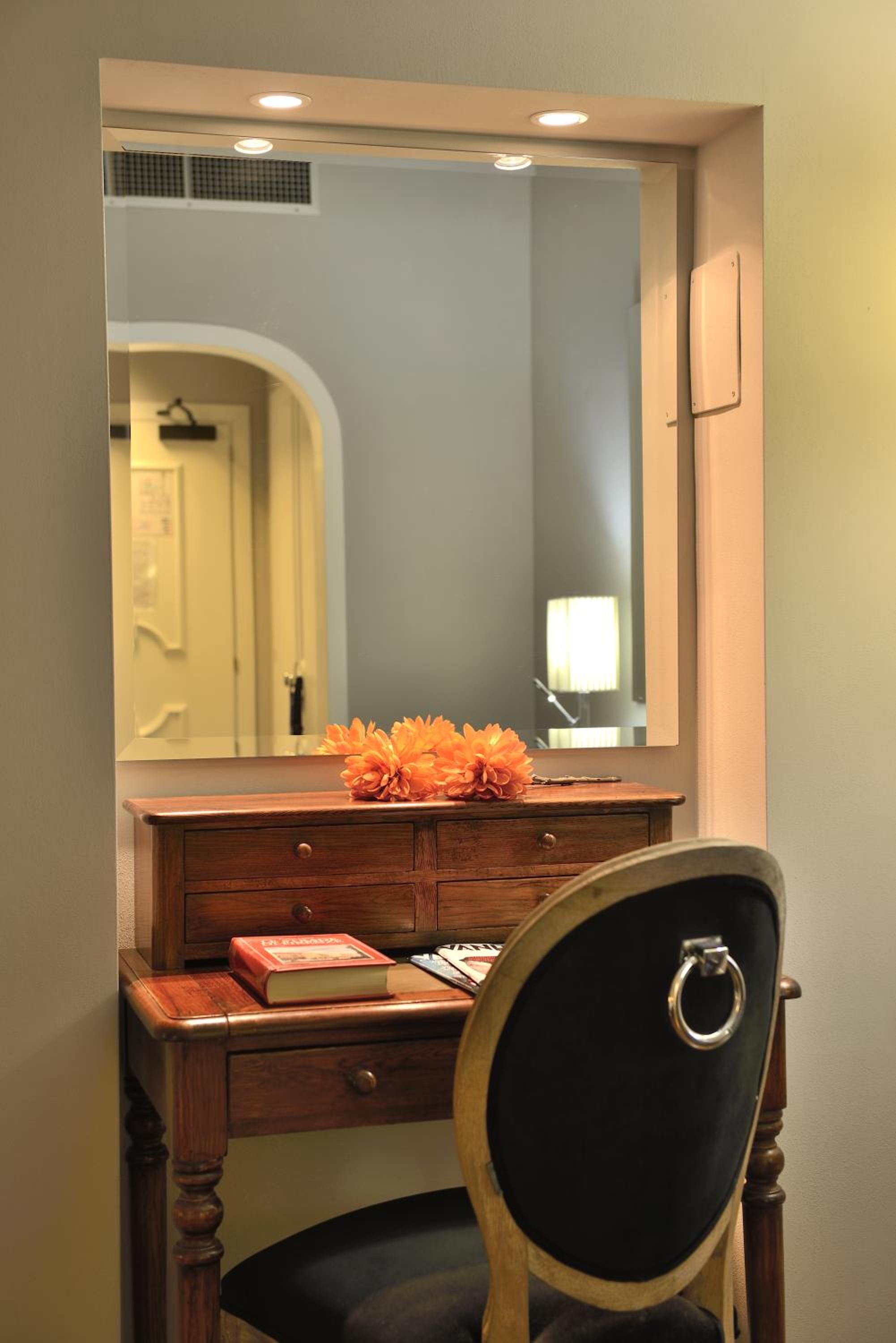 Classic Double or Twin Room - Photo 8