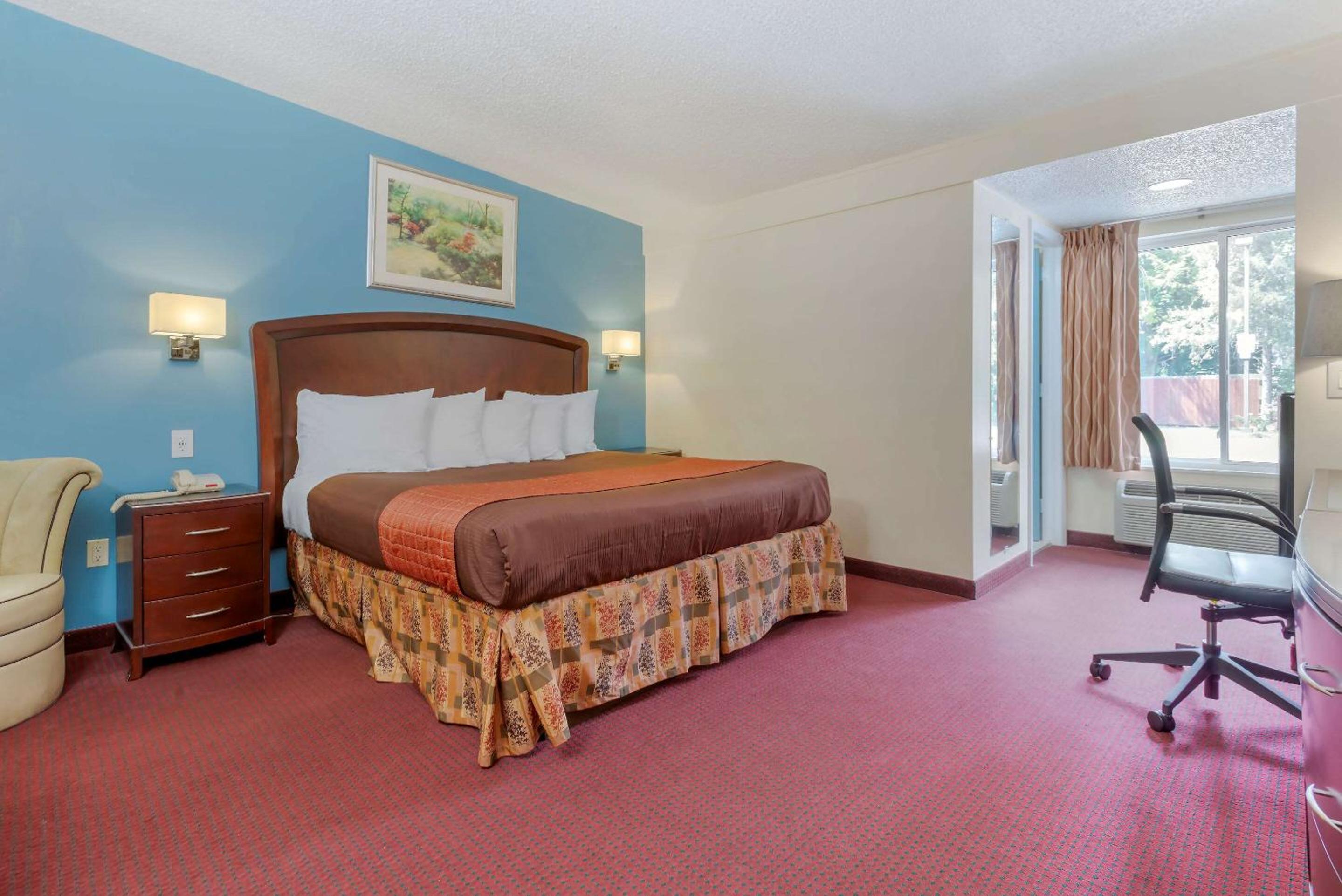 King Room - Non-Smoking photo 1