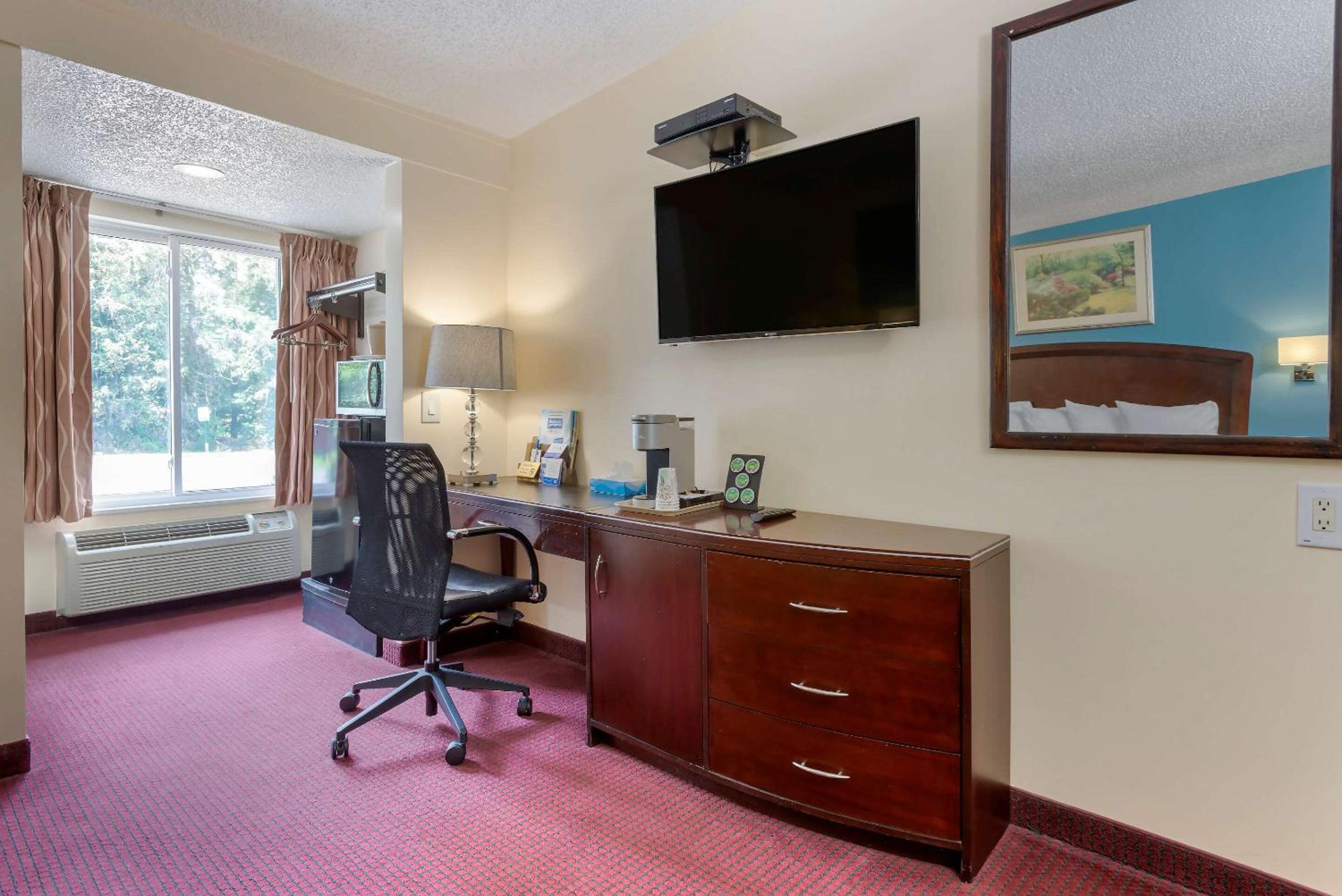 King Room - Non-Smoking photo 2