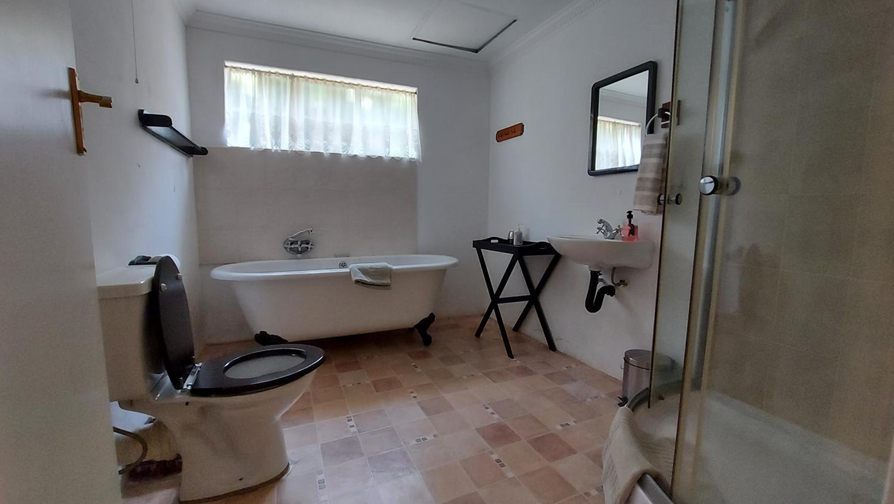 Two-Bedroom Apartment - Photo 3