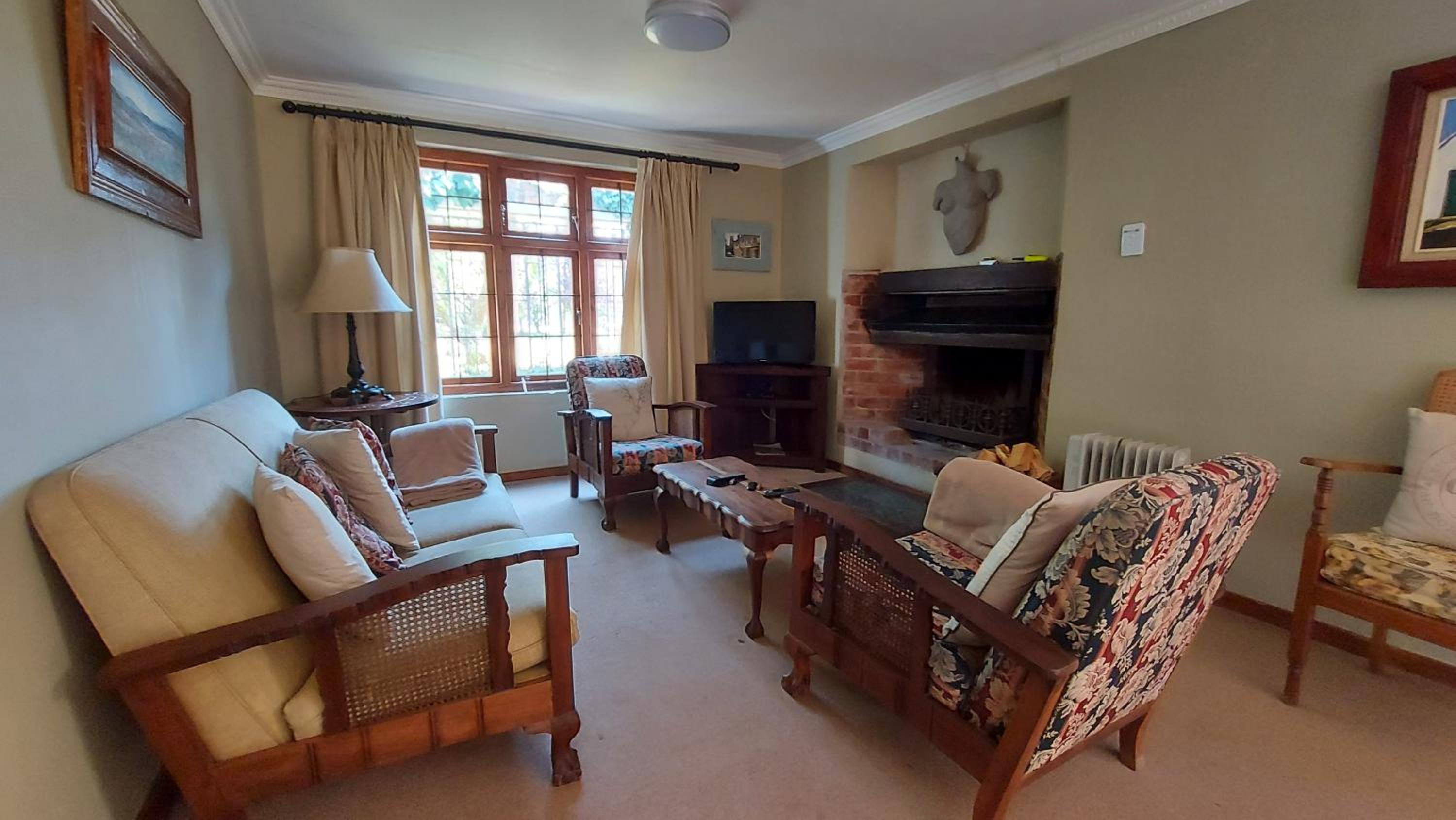 Two-Bedroom Apartment - Photo 2