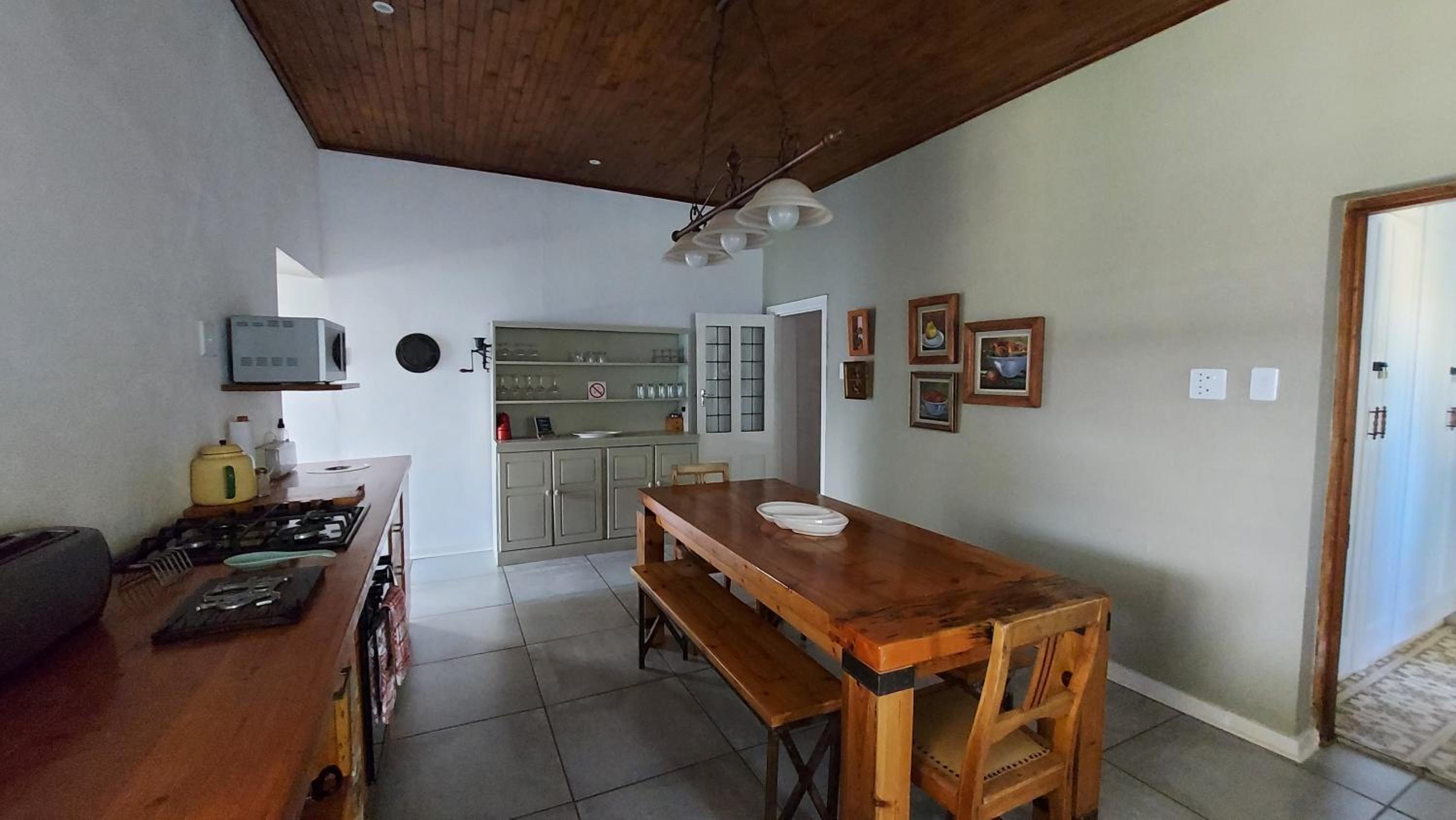 Two-Bedroom House - Photo 22