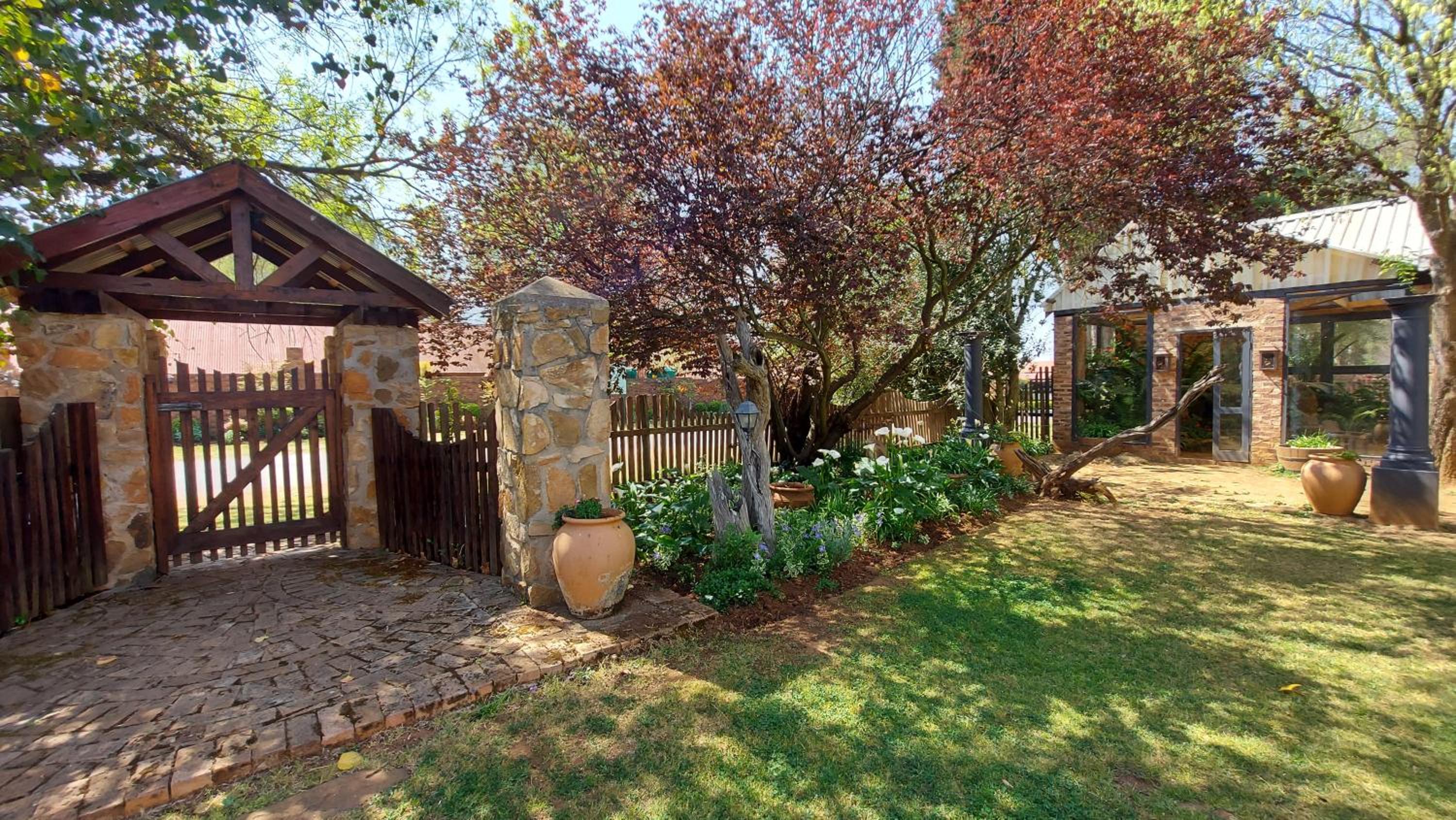 Two-Bedroom House - Photo 33