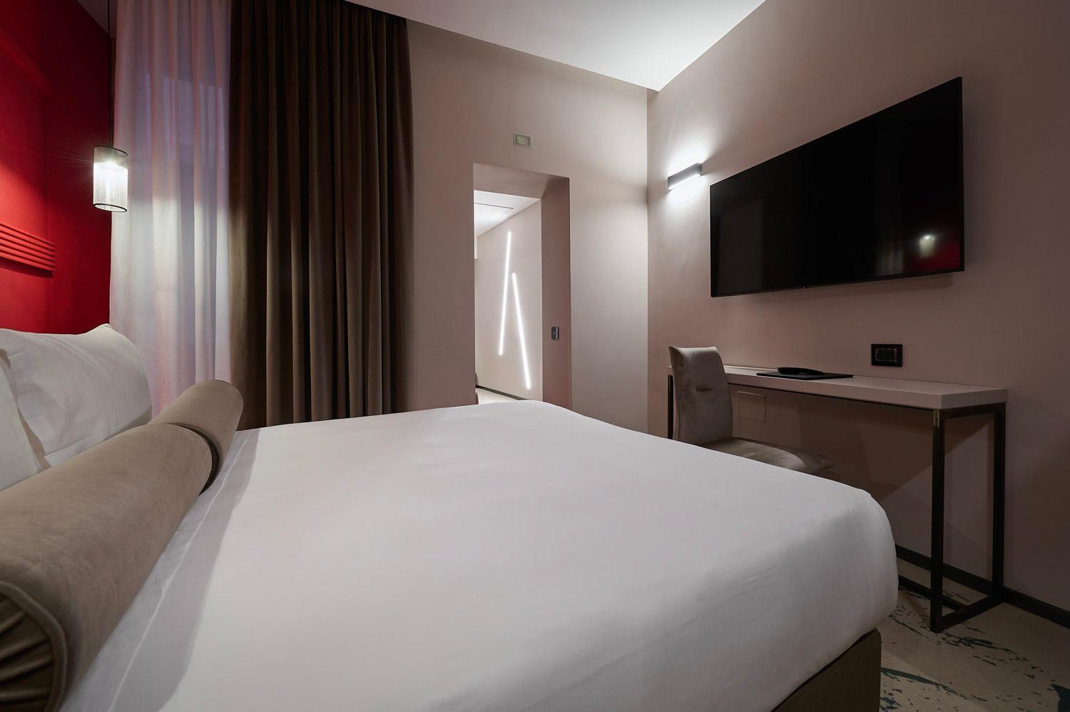 Deluxe Room thumbnail 5