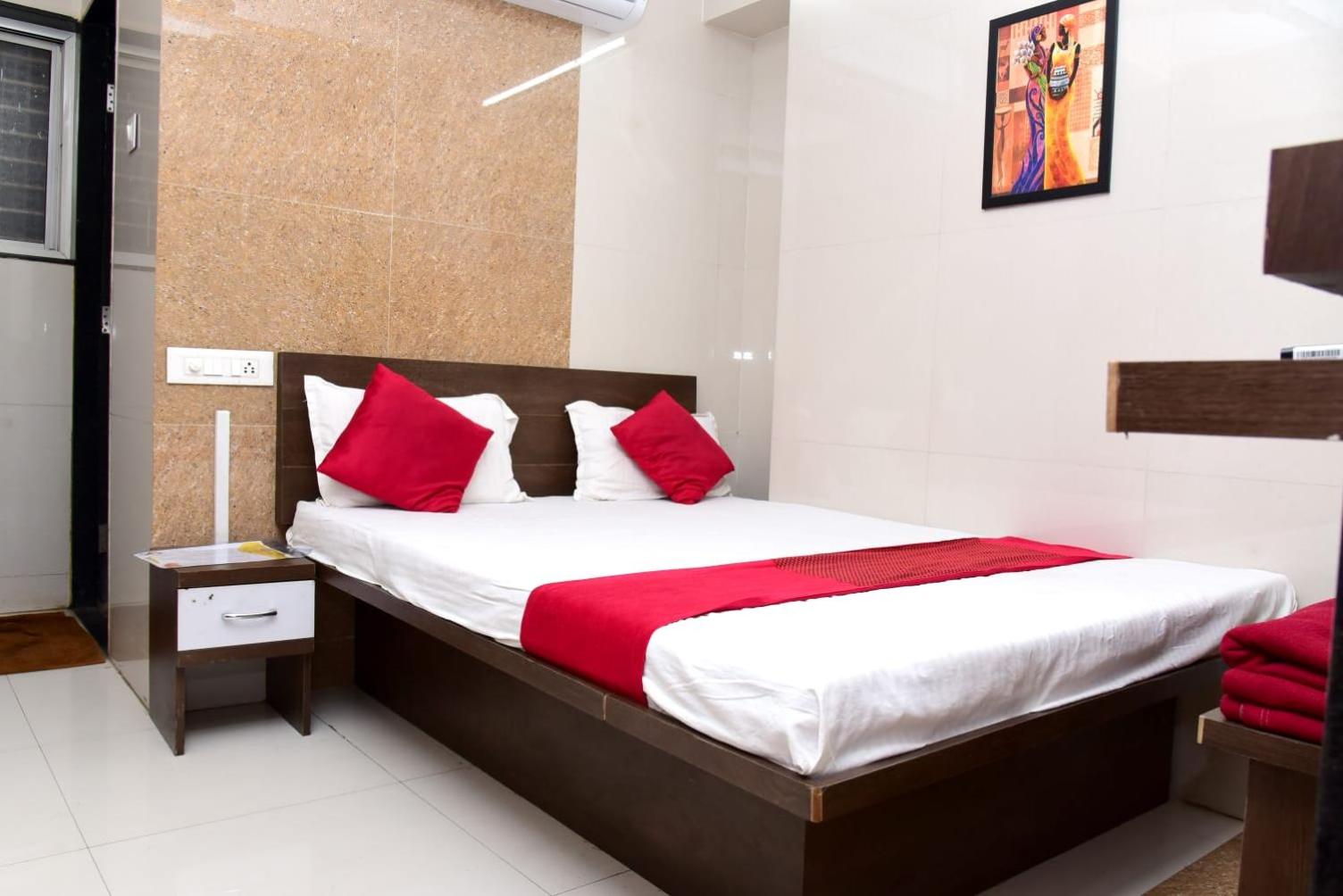 Deluxe Room - Photo 4