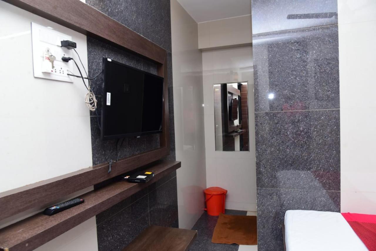 Deluxe Room - Photo 10