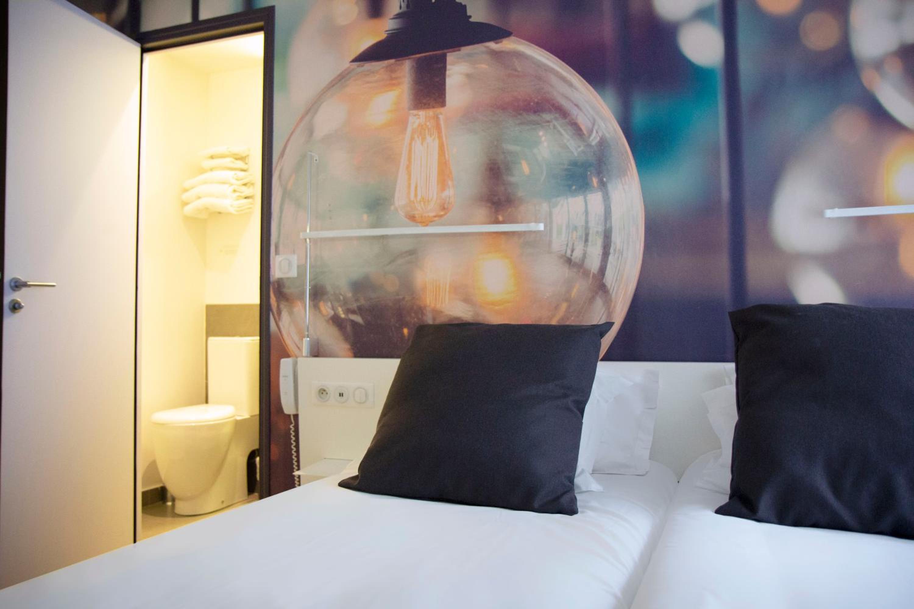 Classic Twin Room thumbnail 6