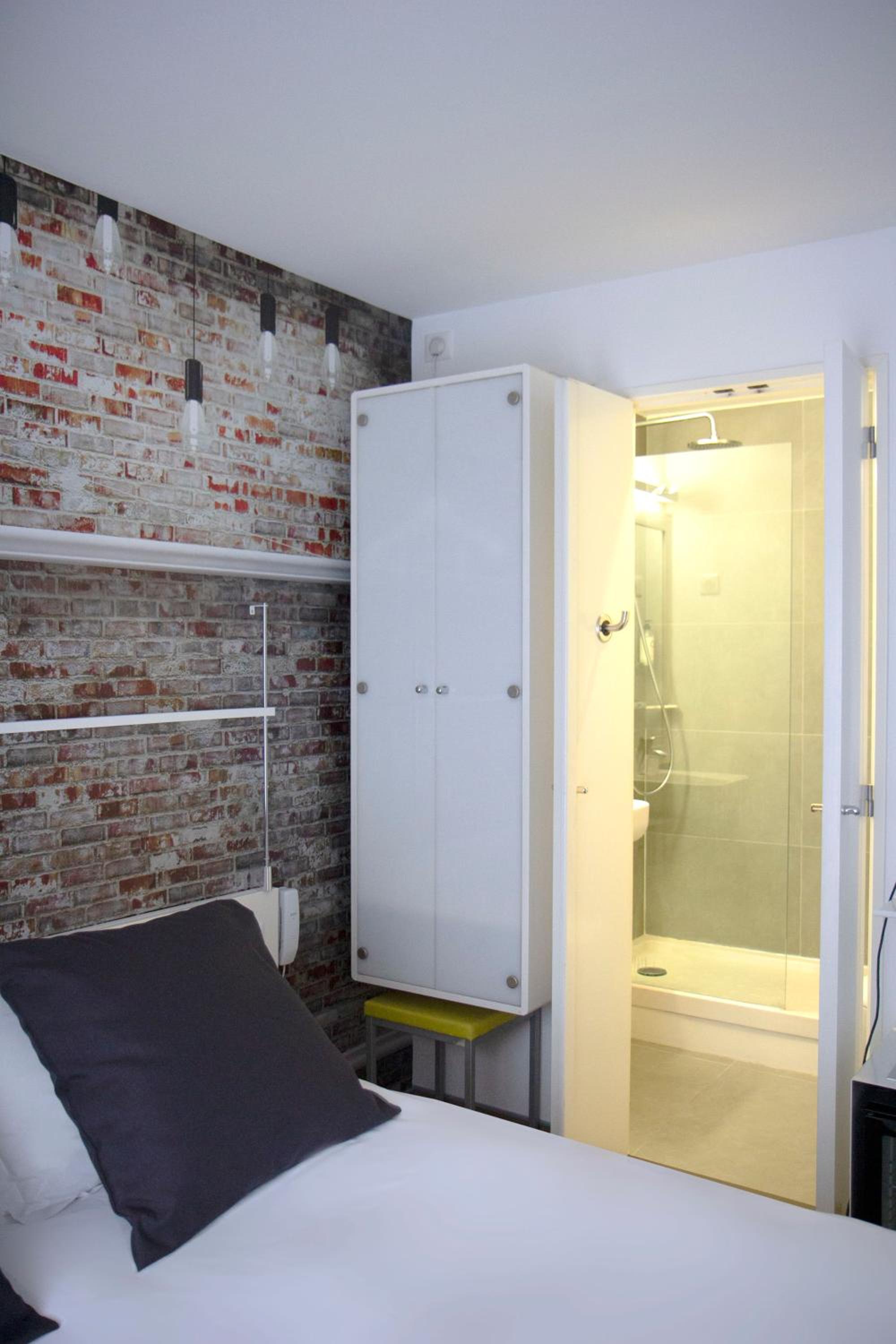 Classic Double Room thumbnail 6