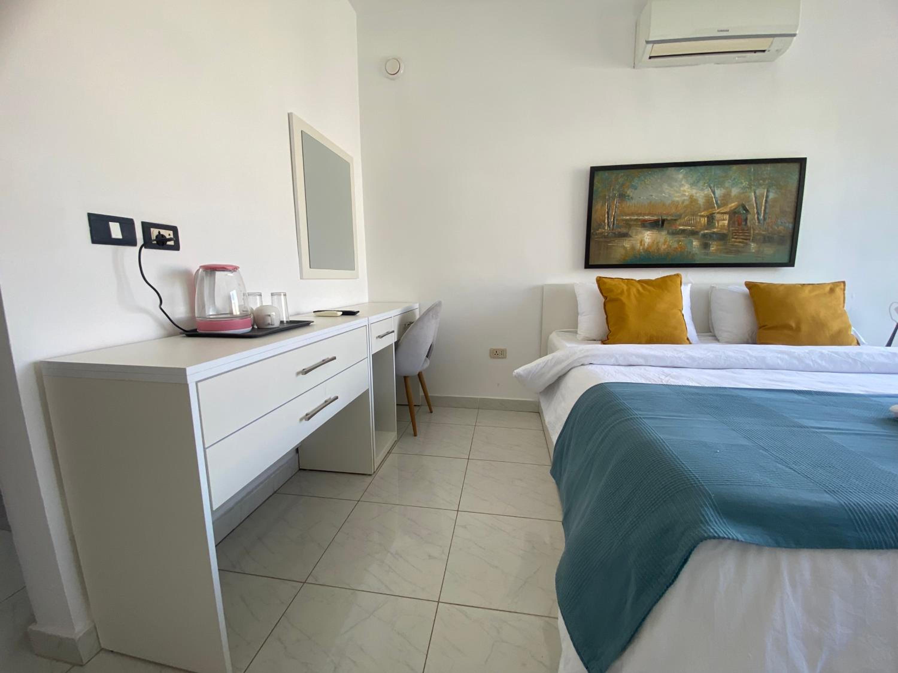 Double Room with Private Bathroom - Photo 20