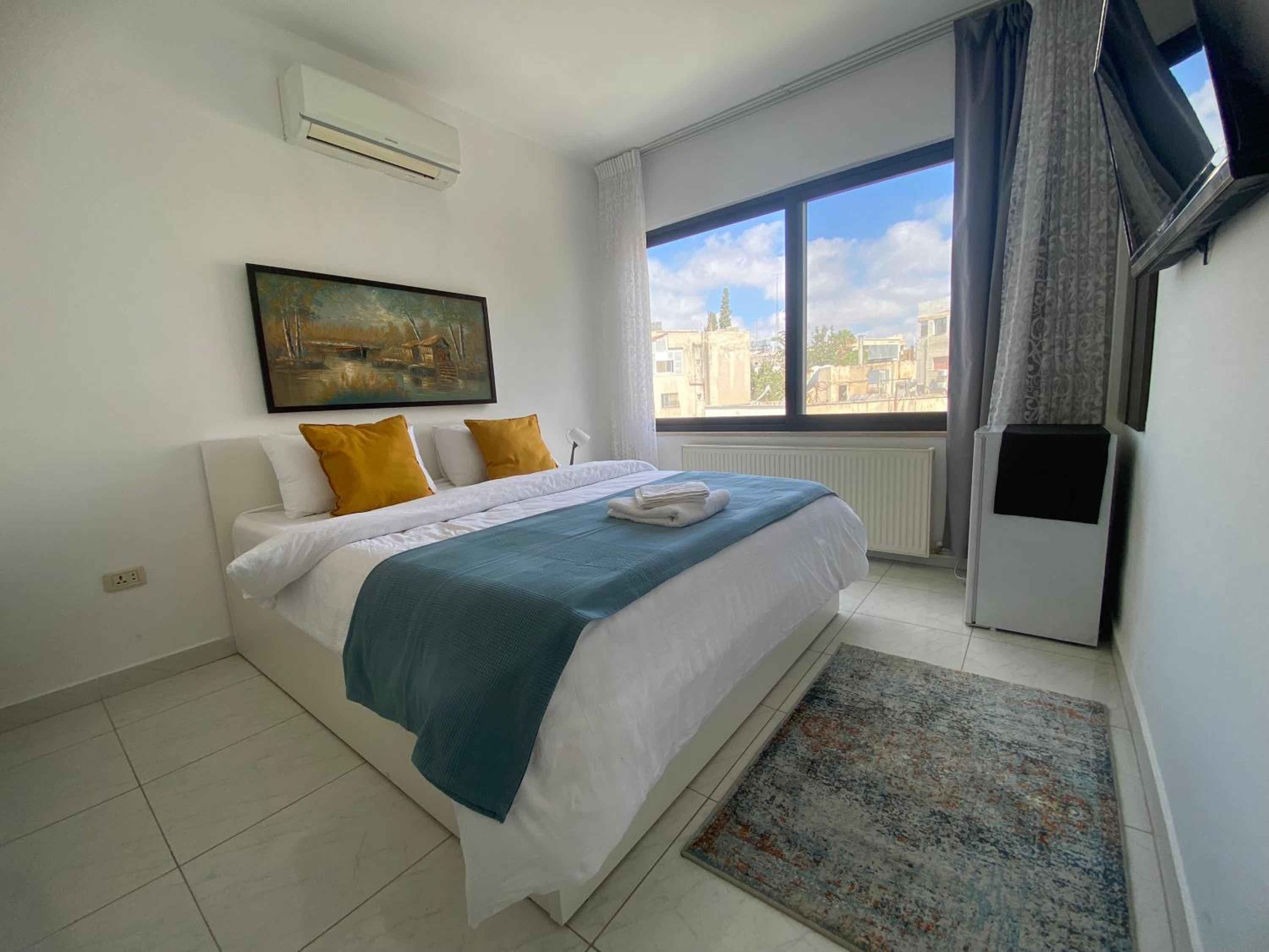 Double Room with Private Bathroom - Photo 23