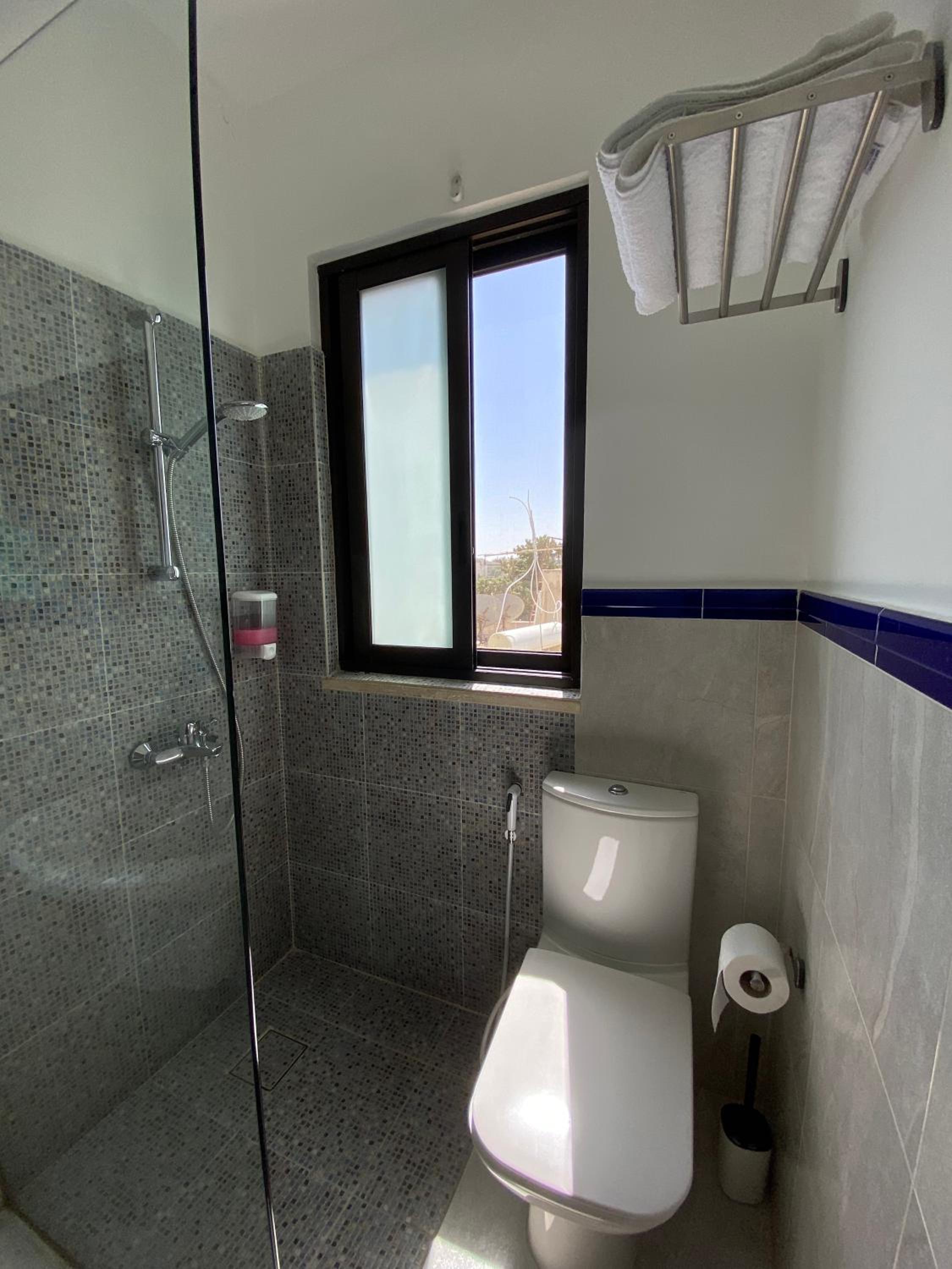 Double Room with Private Bathroom - Photo 19