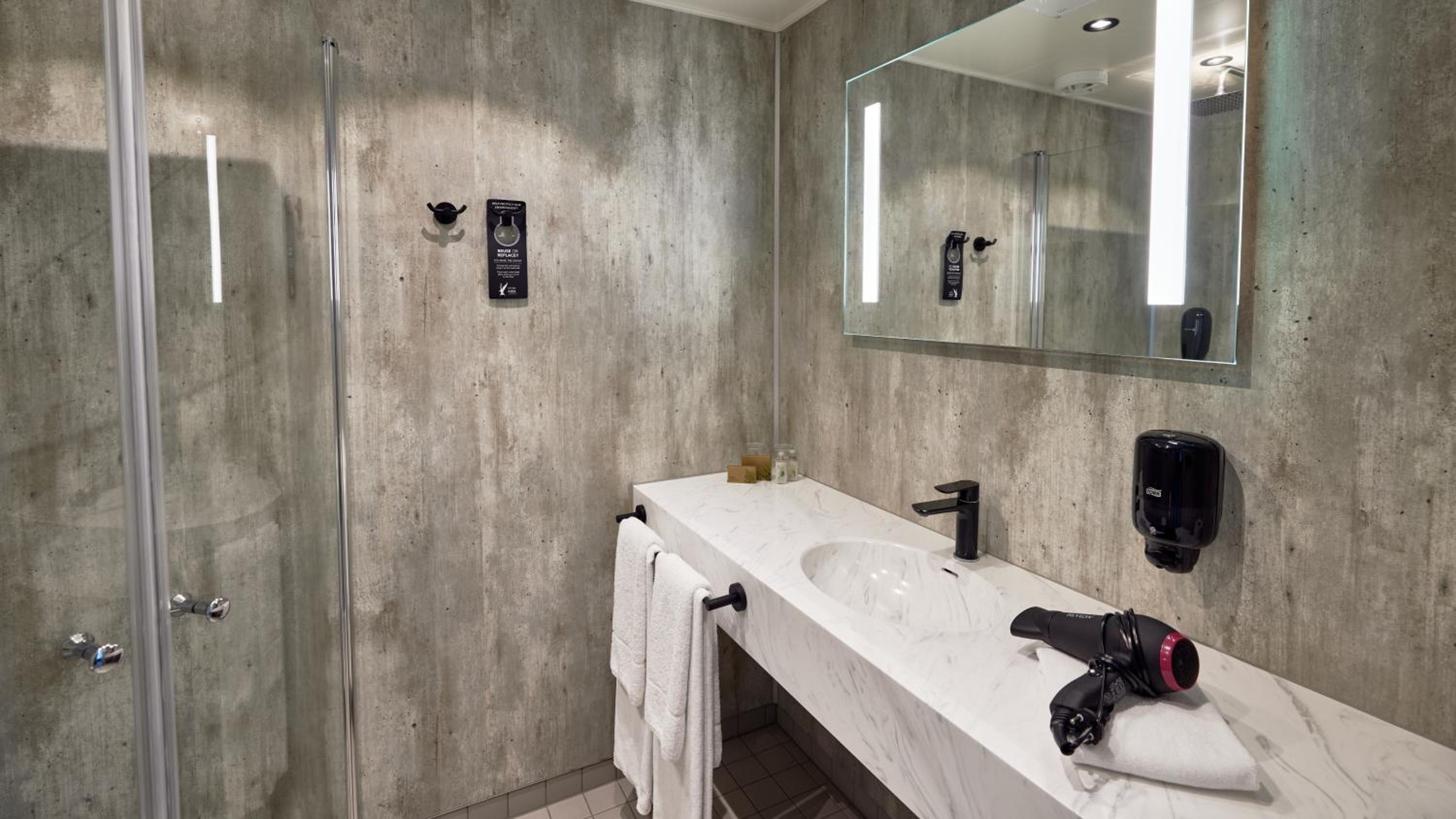 Standard Double or Twin Room photo 3