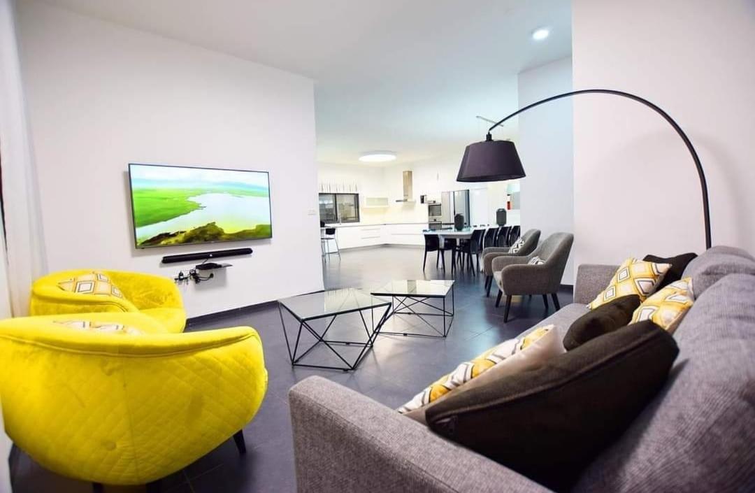 Villa - Photo 1