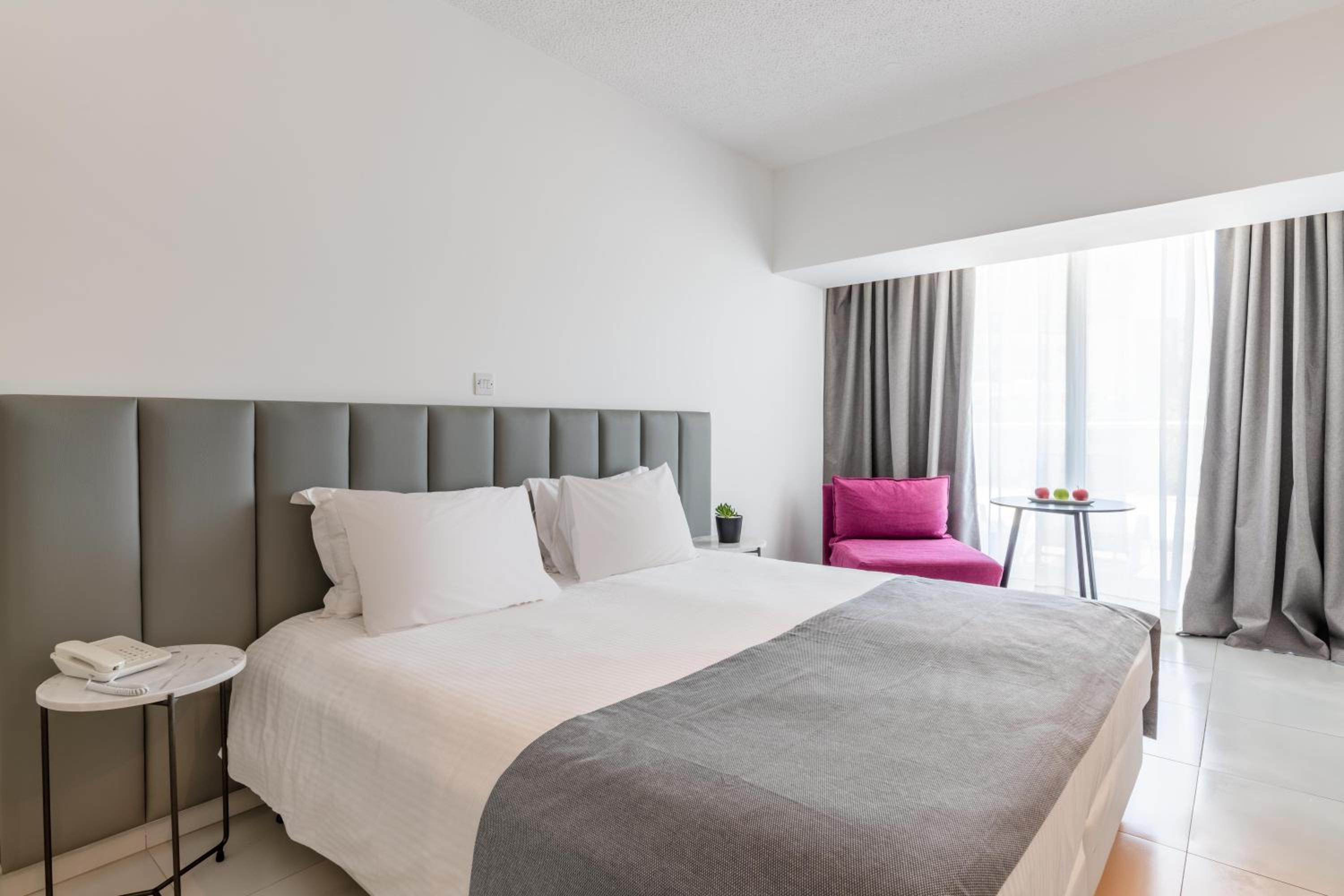 Superior Room with Side Sea View  - Photo 15