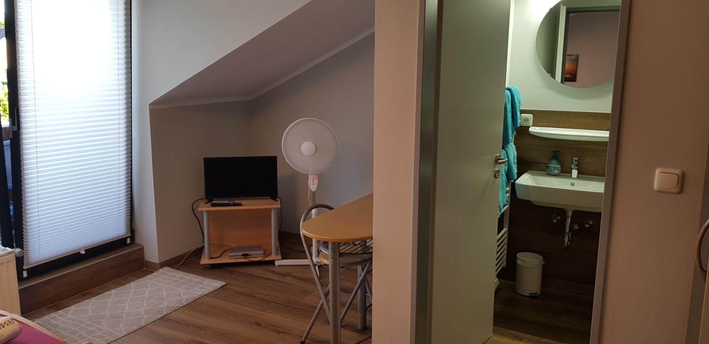 Small Twin Room photo 2
