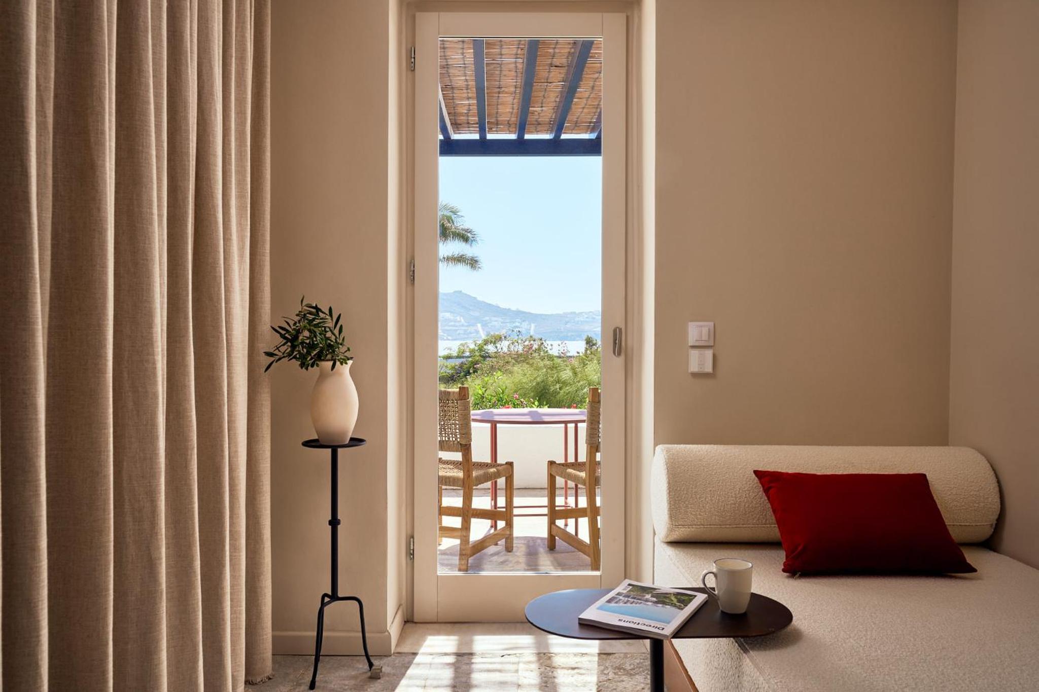 Deluxe Suite Sea View thumbnail 5