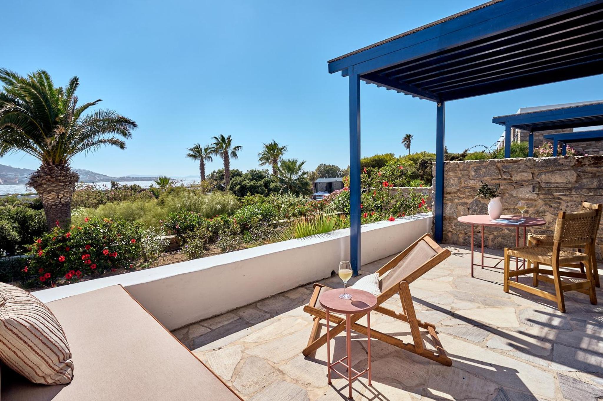 Deluxe Suite Sea View thumbnail 6