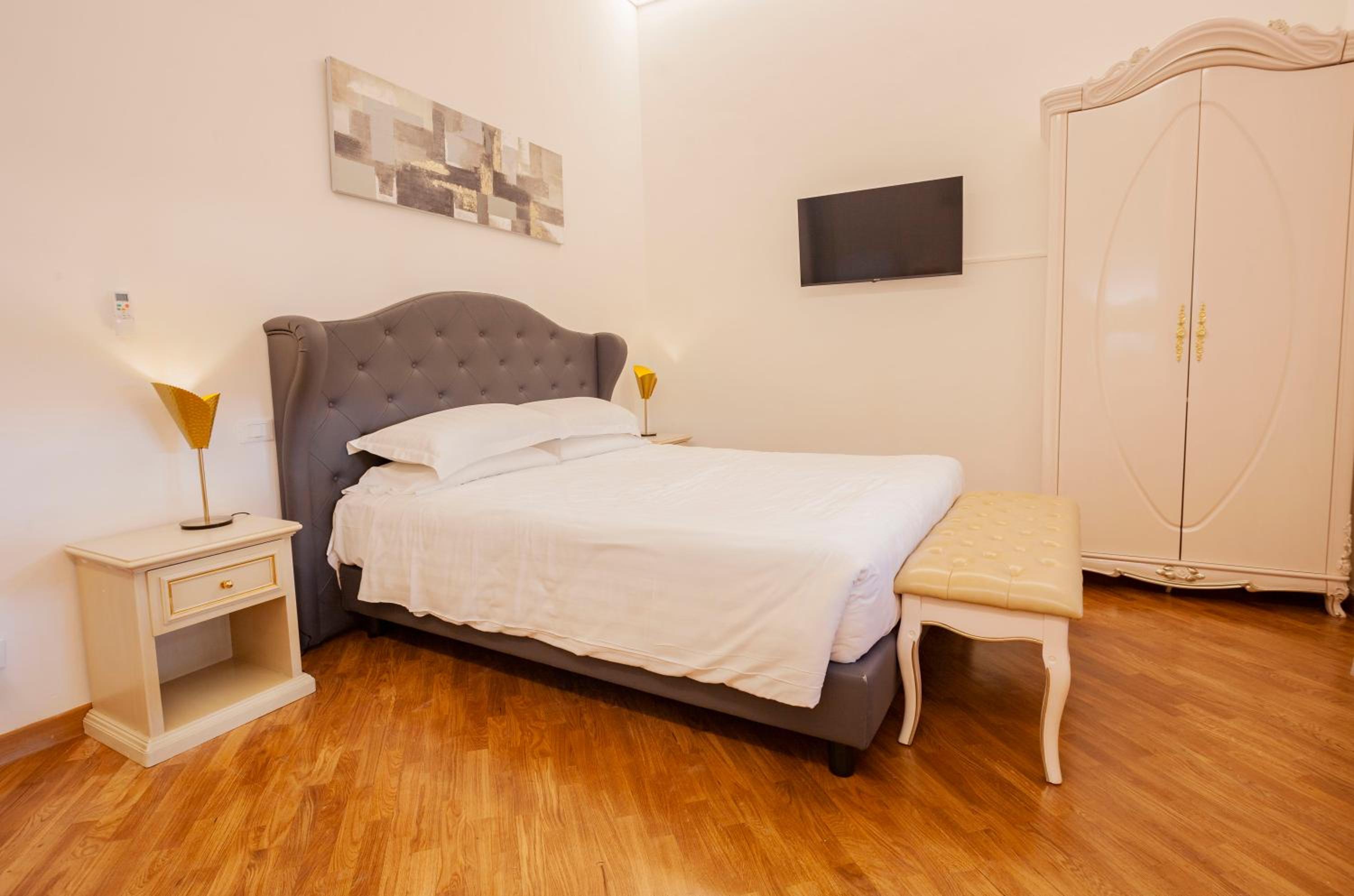Double or Twin Room with Private External Bathroom photo 1