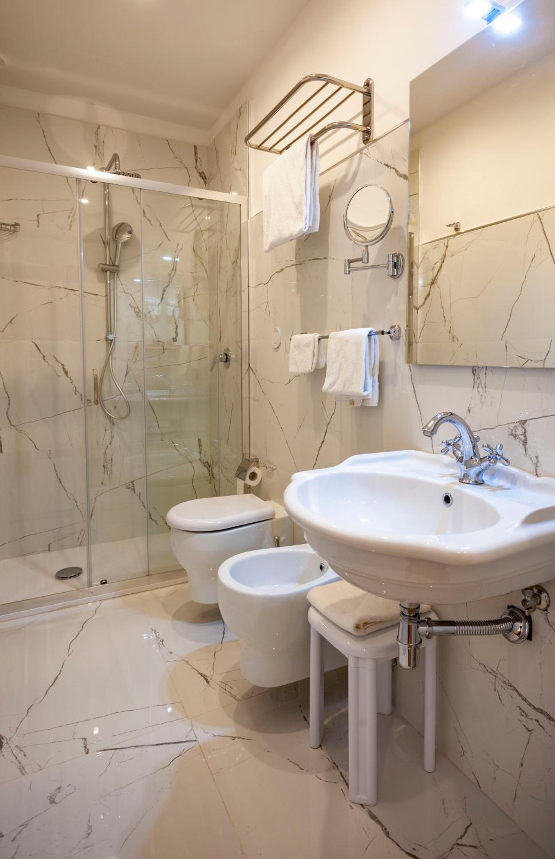 Double or Twin Room with Private External Bathroom photo 3